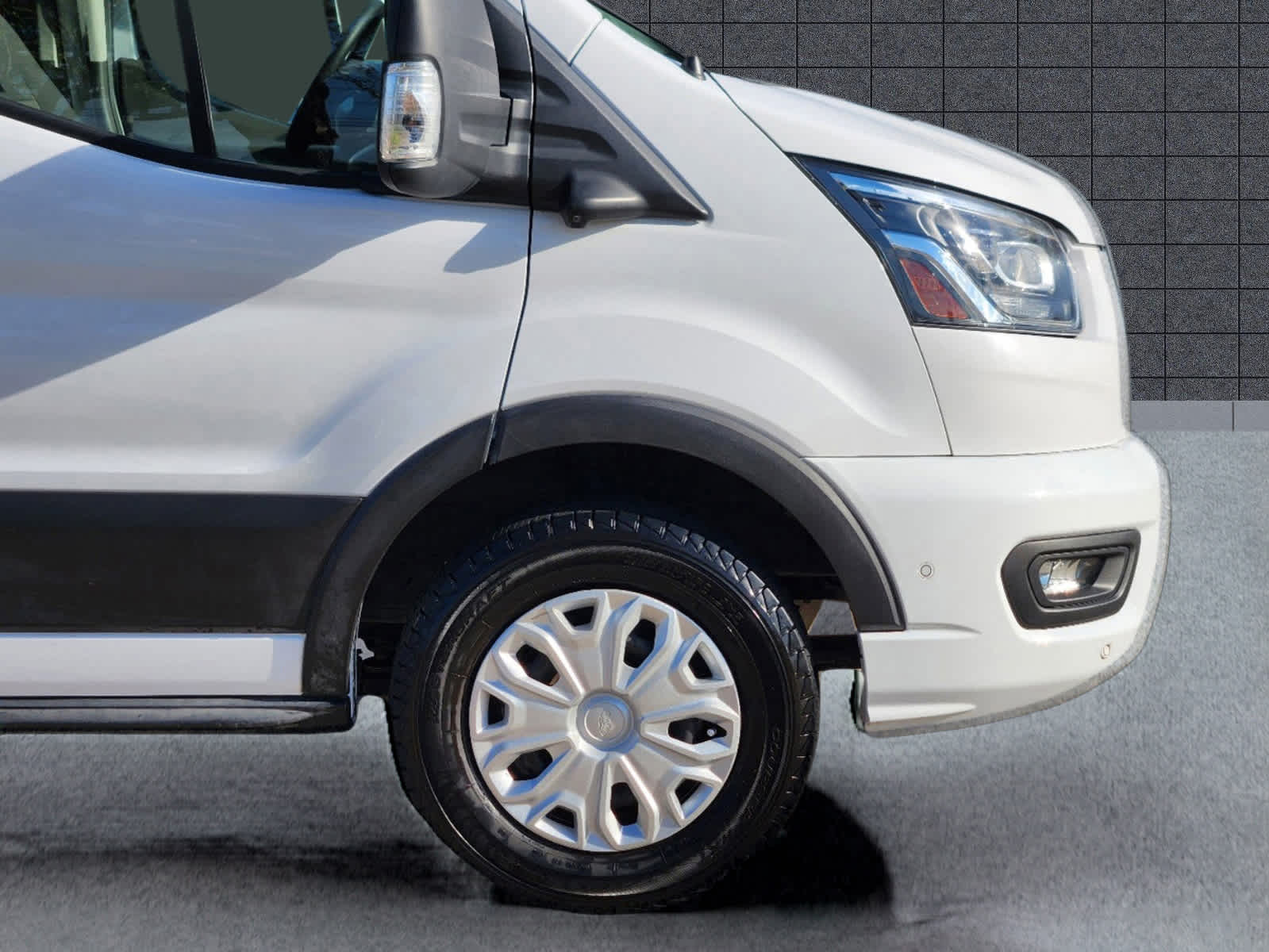 2023 Ford Transit Passenger XLT 32