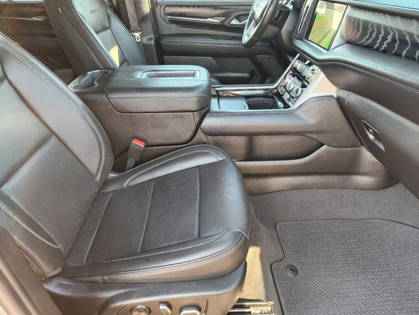 2023 GMC Yukon Denali 9