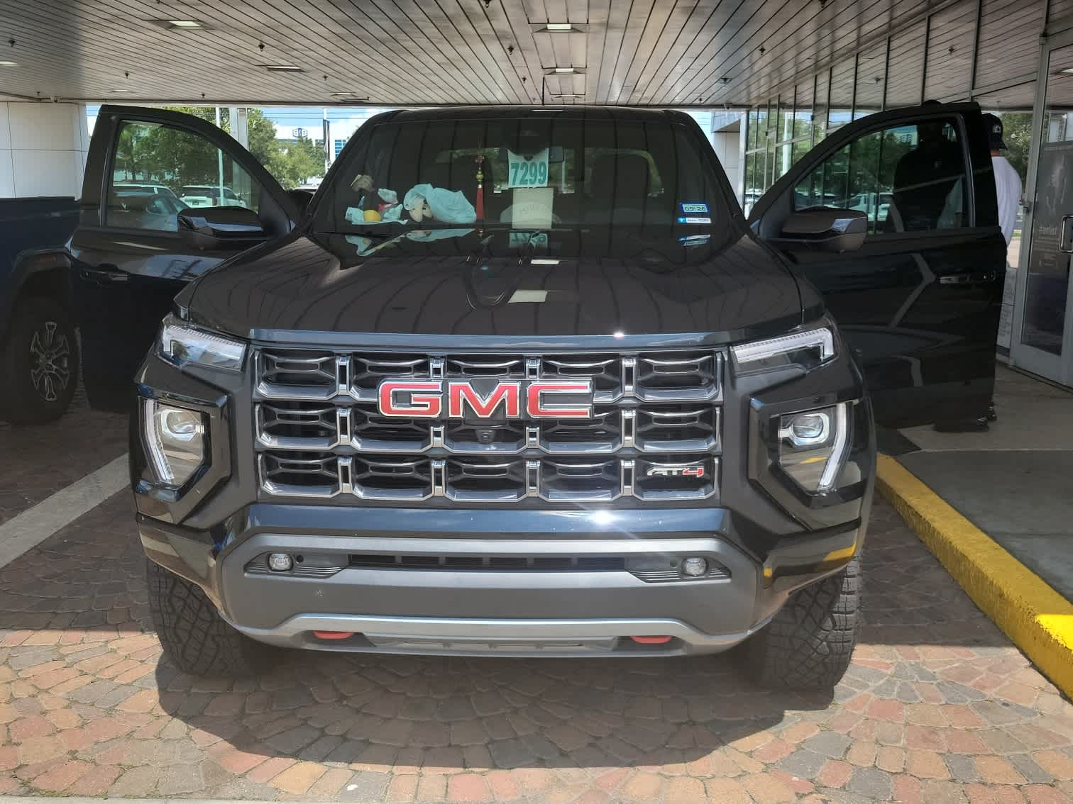 2024 GMC Canyon 4WD AT4 Crew Cab 32