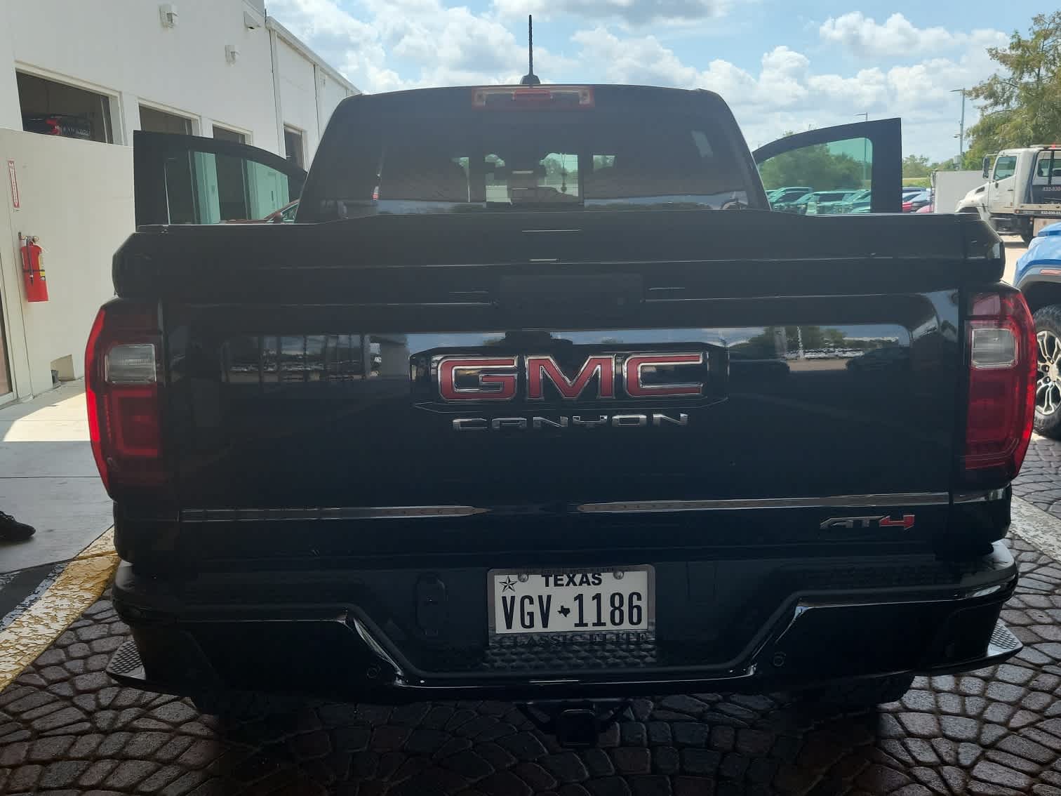 2024 GMC Canyon 4WD AT4 Crew Cab 37