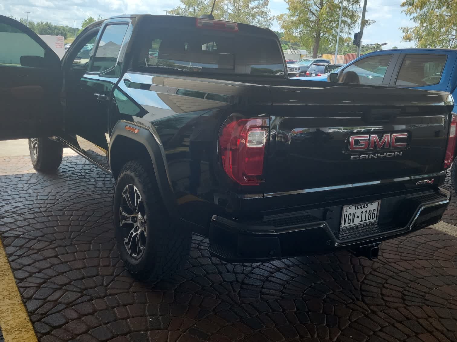 2024 GMC Canyon 4WD AT4 Crew Cab 36