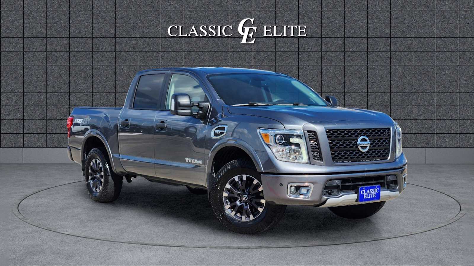 2017 Nissan Titan PRO-4X 4x4 Crew Cab 1