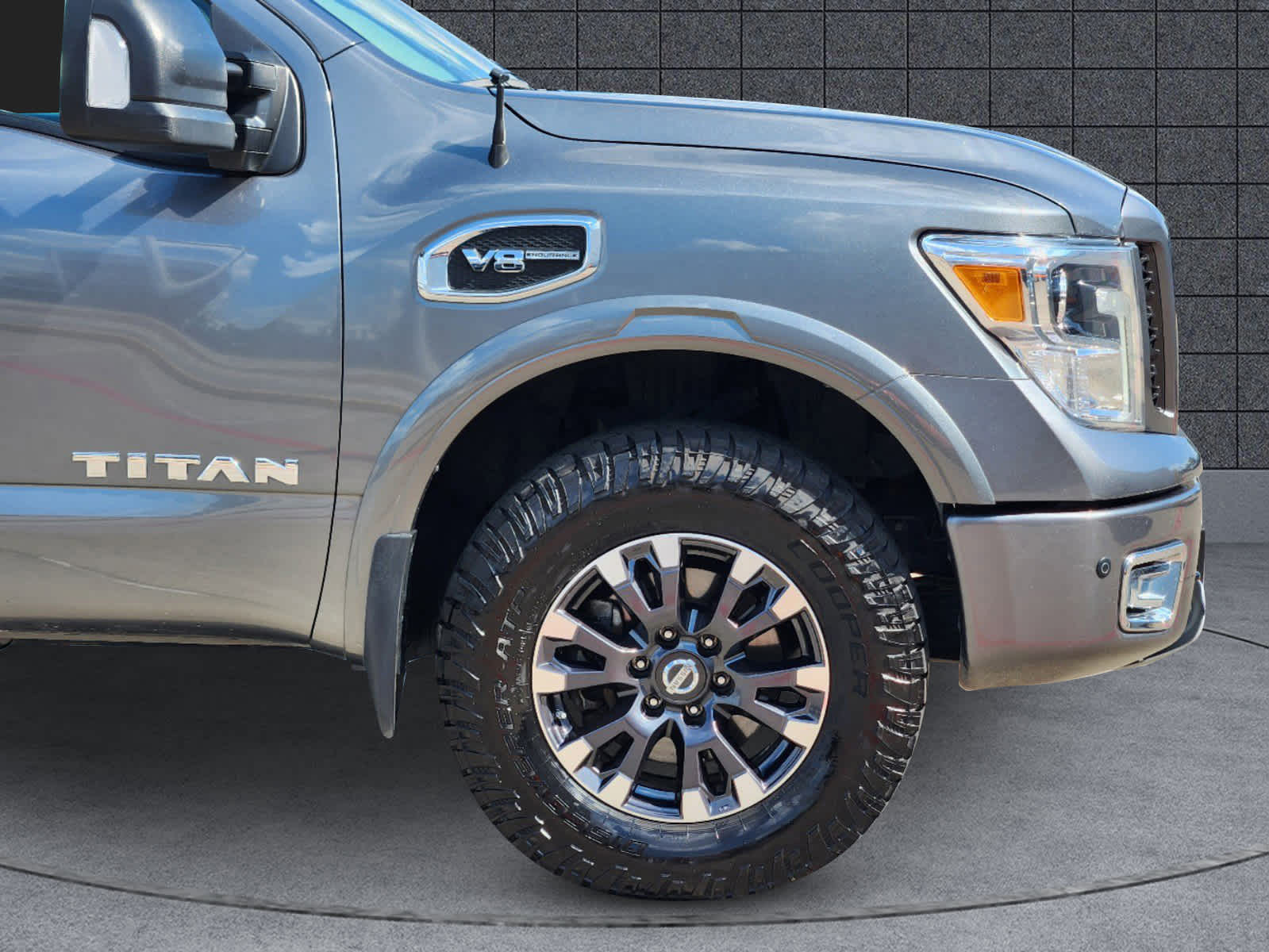 2017 Nissan Titan PRO-4X 4x4 Crew Cab 31