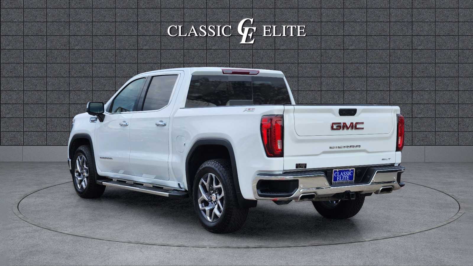 2022 GMC Sierra 1500 SLT 4WD Crew Cab 147 4