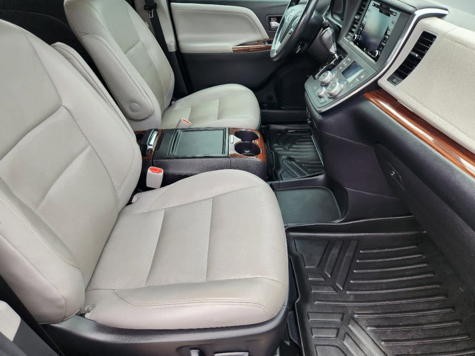 2018 Toyota Sienna Limited 12