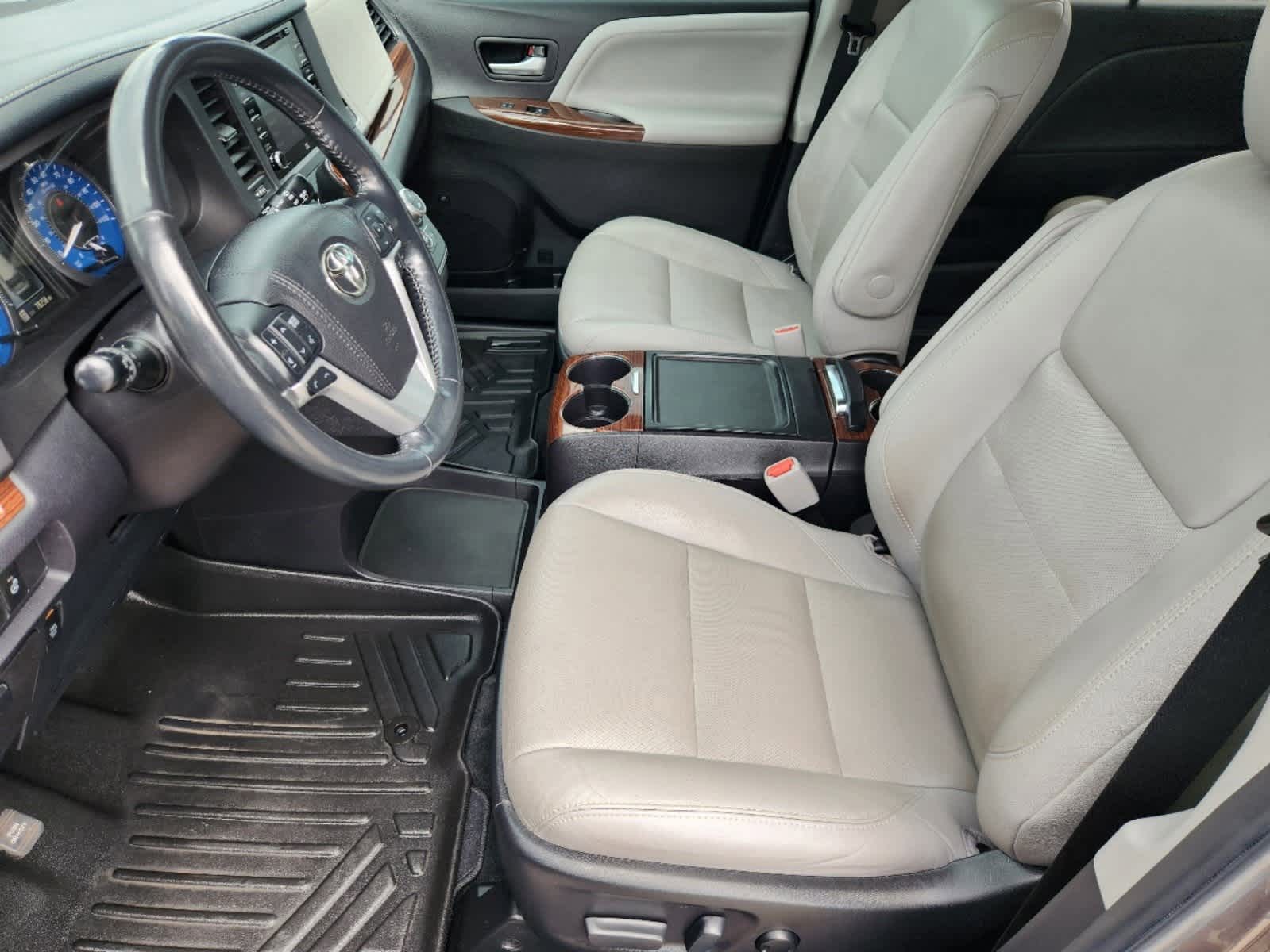 2018 Toyota Sienna Limited 11