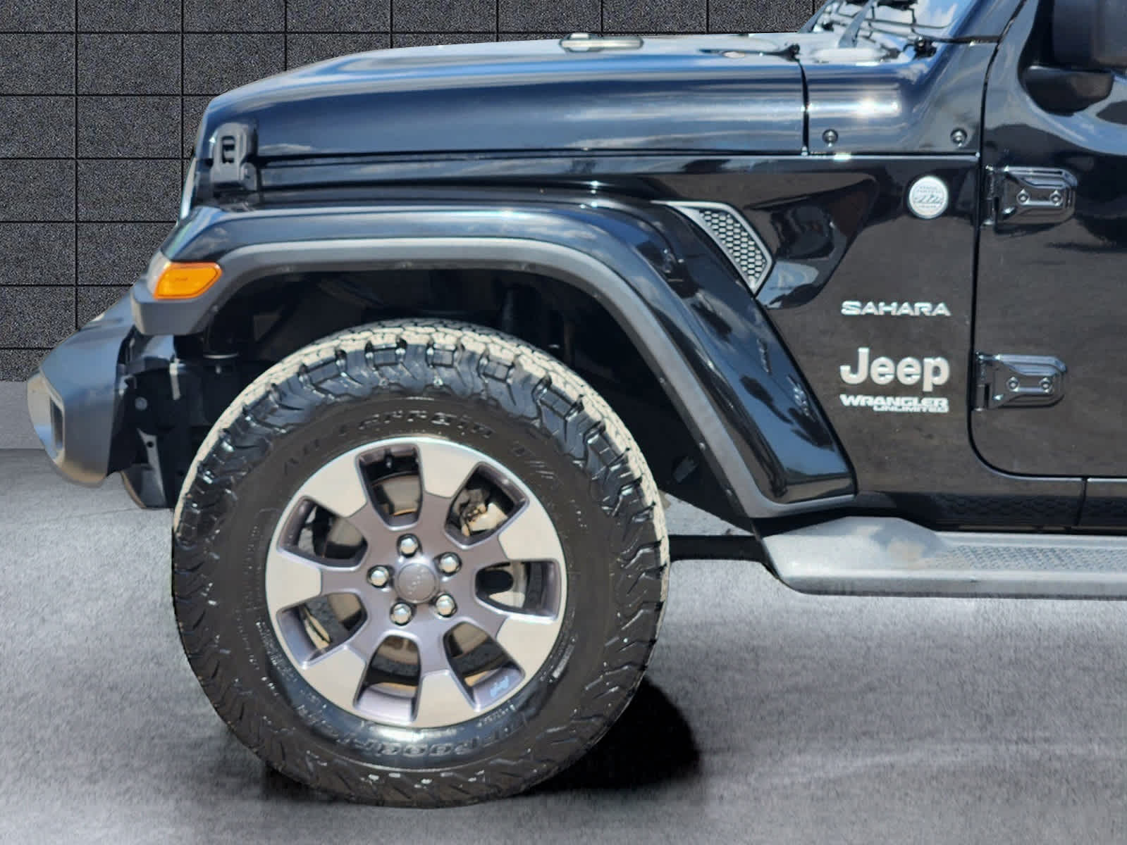 2018 Jeep Wrangler Unlimited Sahara 32