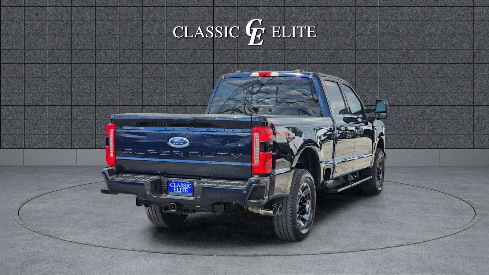 2023 Ford Super Duty F-250 SRW LARIAT 4WD Crew Cab 6.75 Box 7