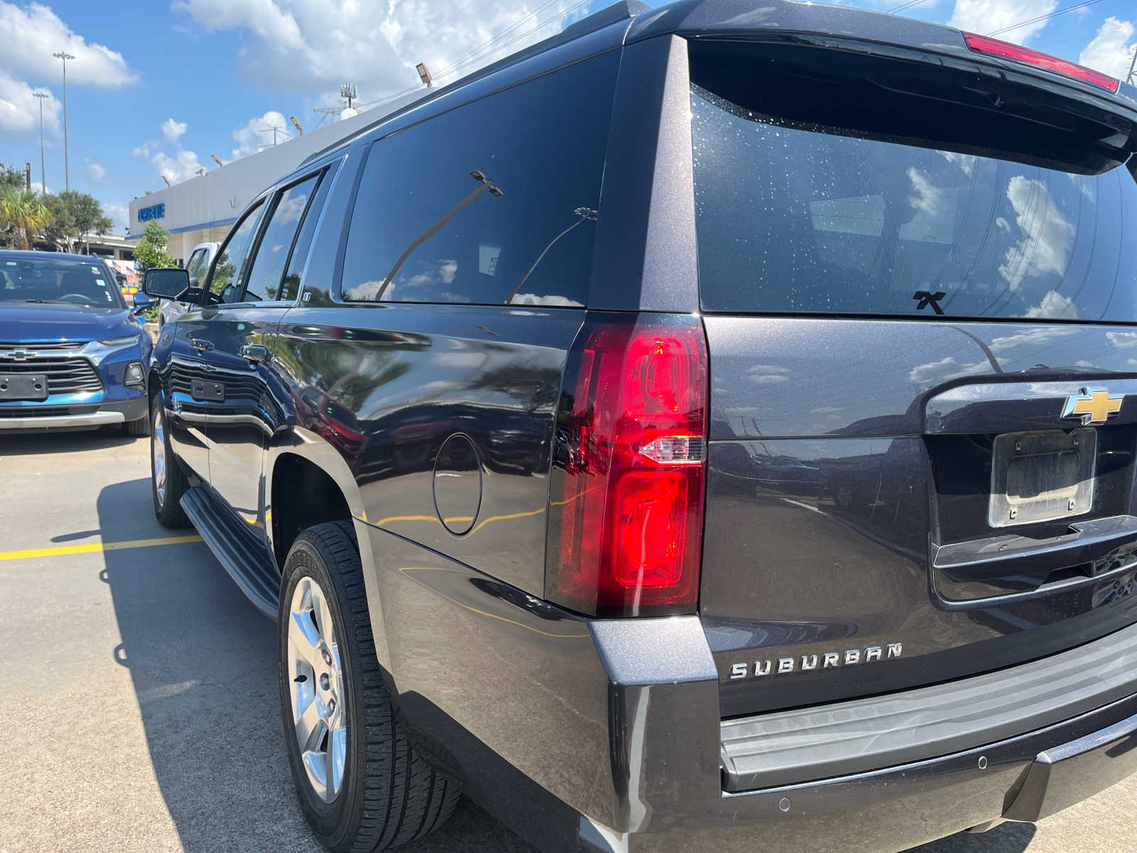 2016 Chevrolet Suburban LT 2