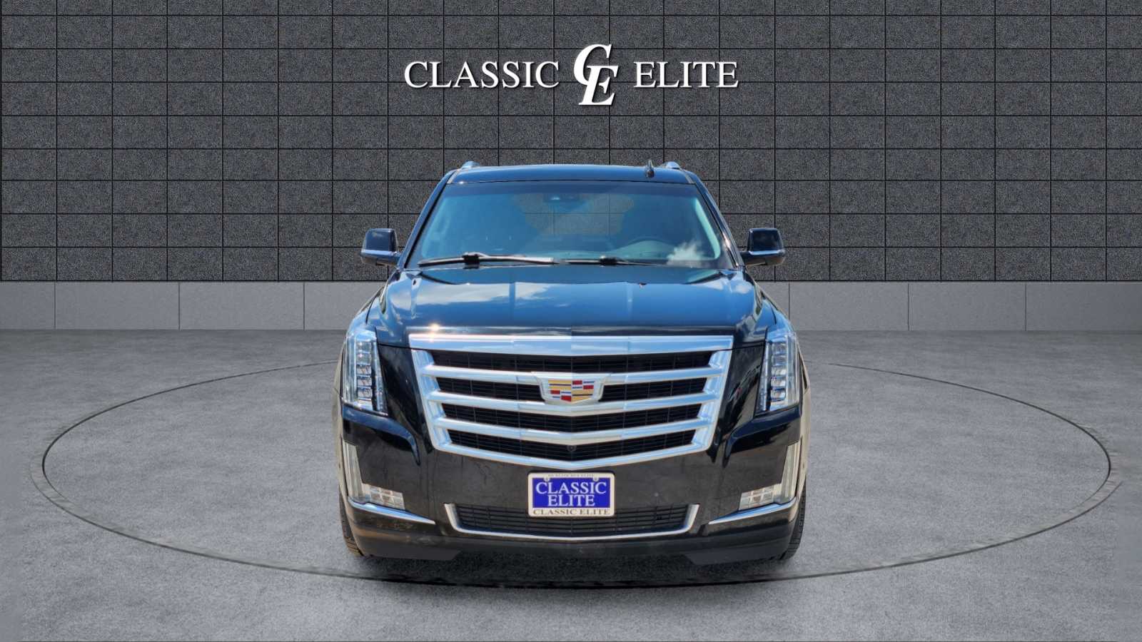 2019 Cadillac Escalade Luxury 2