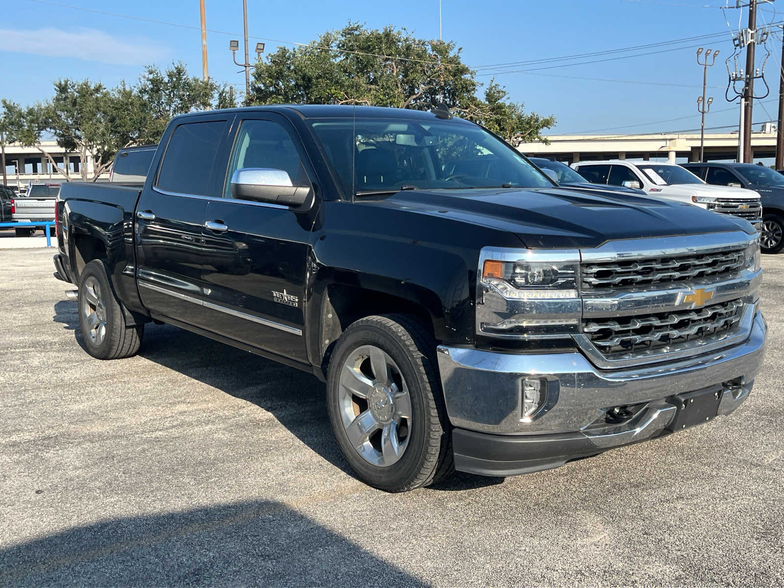 2017 Chevrolet Silverado 1500 LTZ 2WD Crew Cab 143.5 4