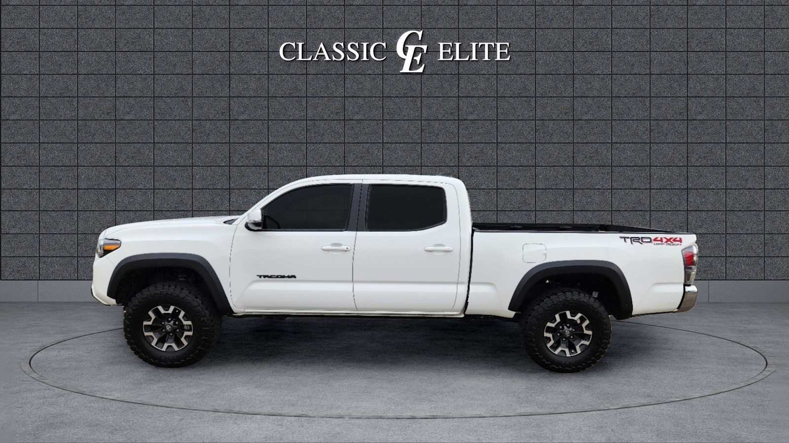 2023 Toyota Tacoma SR5 Double Cab 6 Bed V6 AT 4