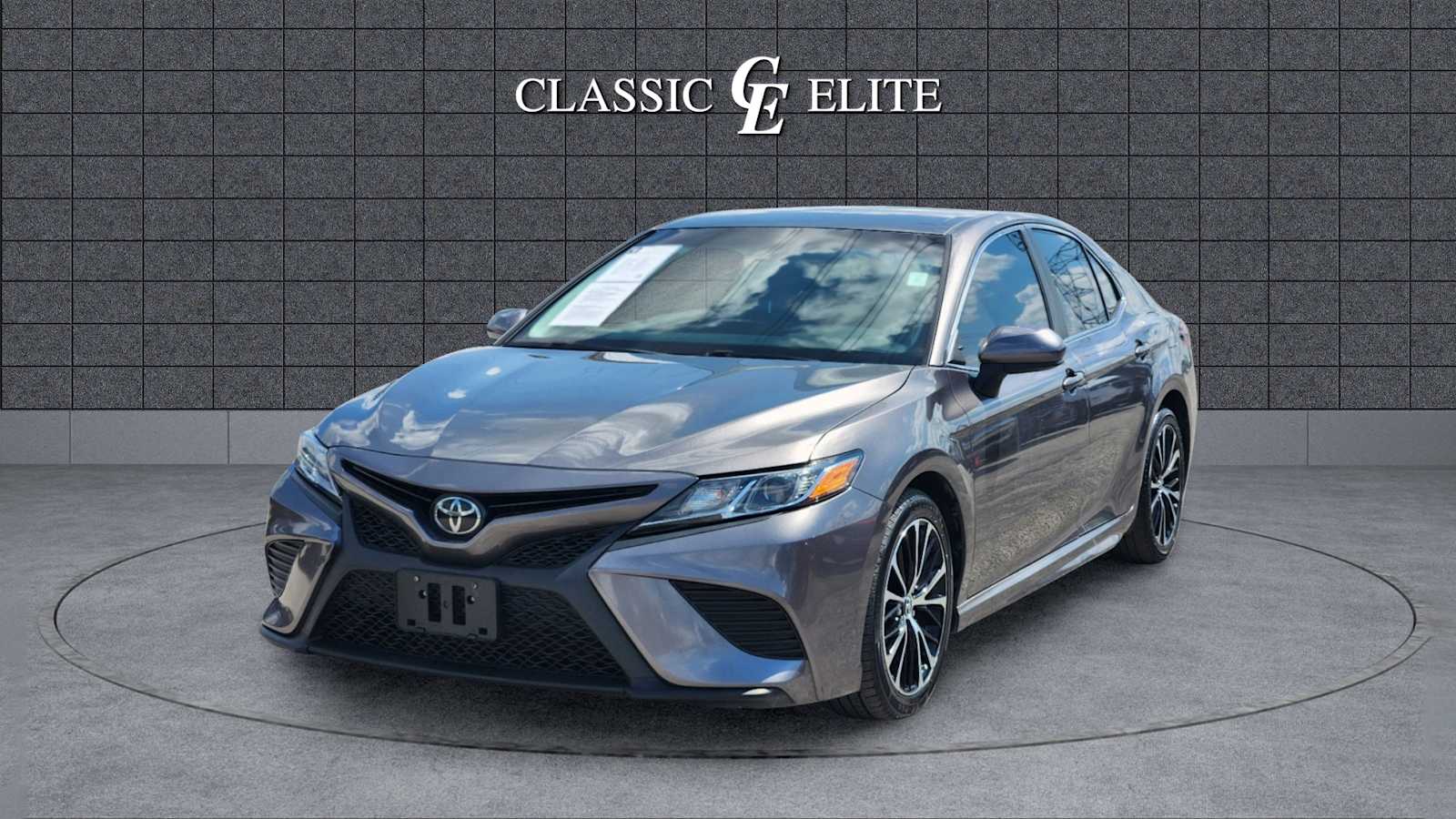 2018 Toyota Camry SE 3