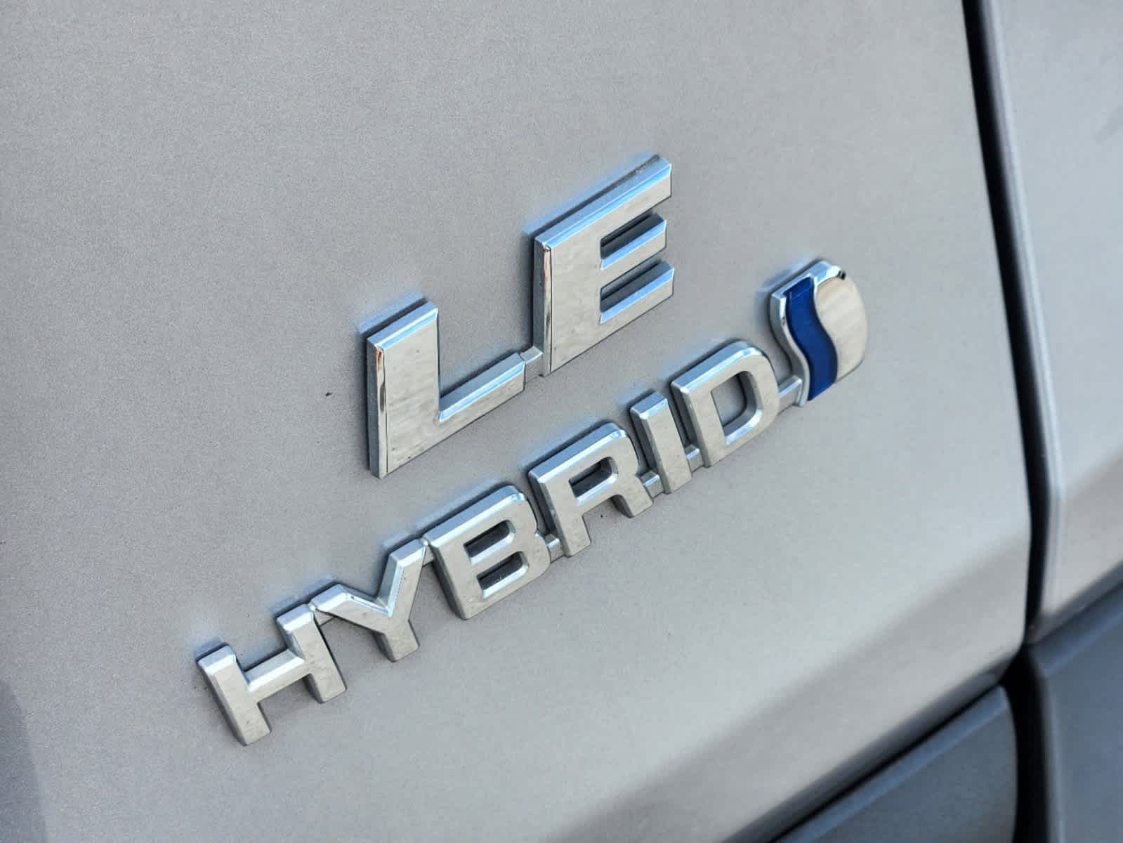 2023 Toyota RAV4 Hybrid LE 32