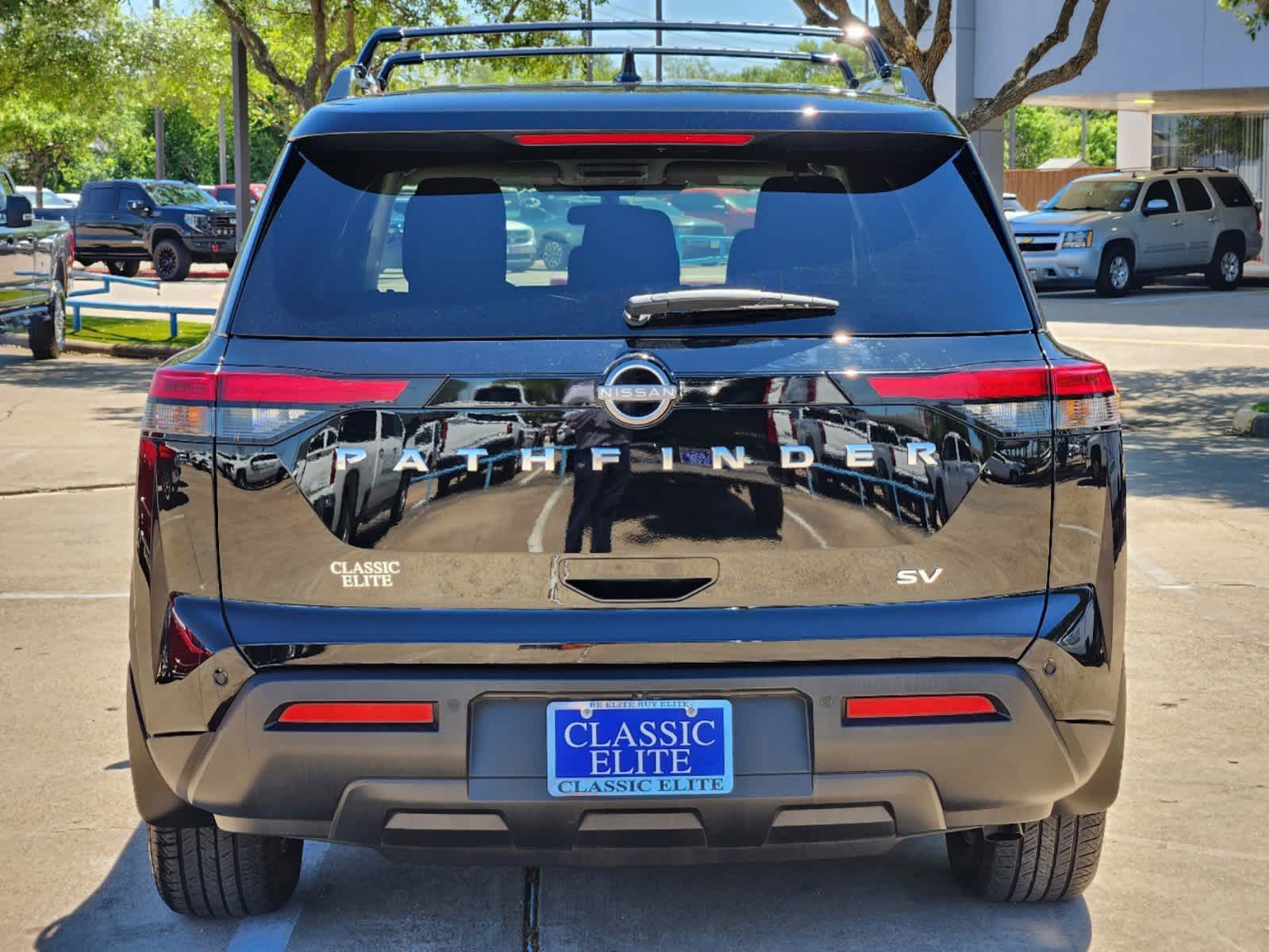 2022 Nissan Pathfinder SV 6
