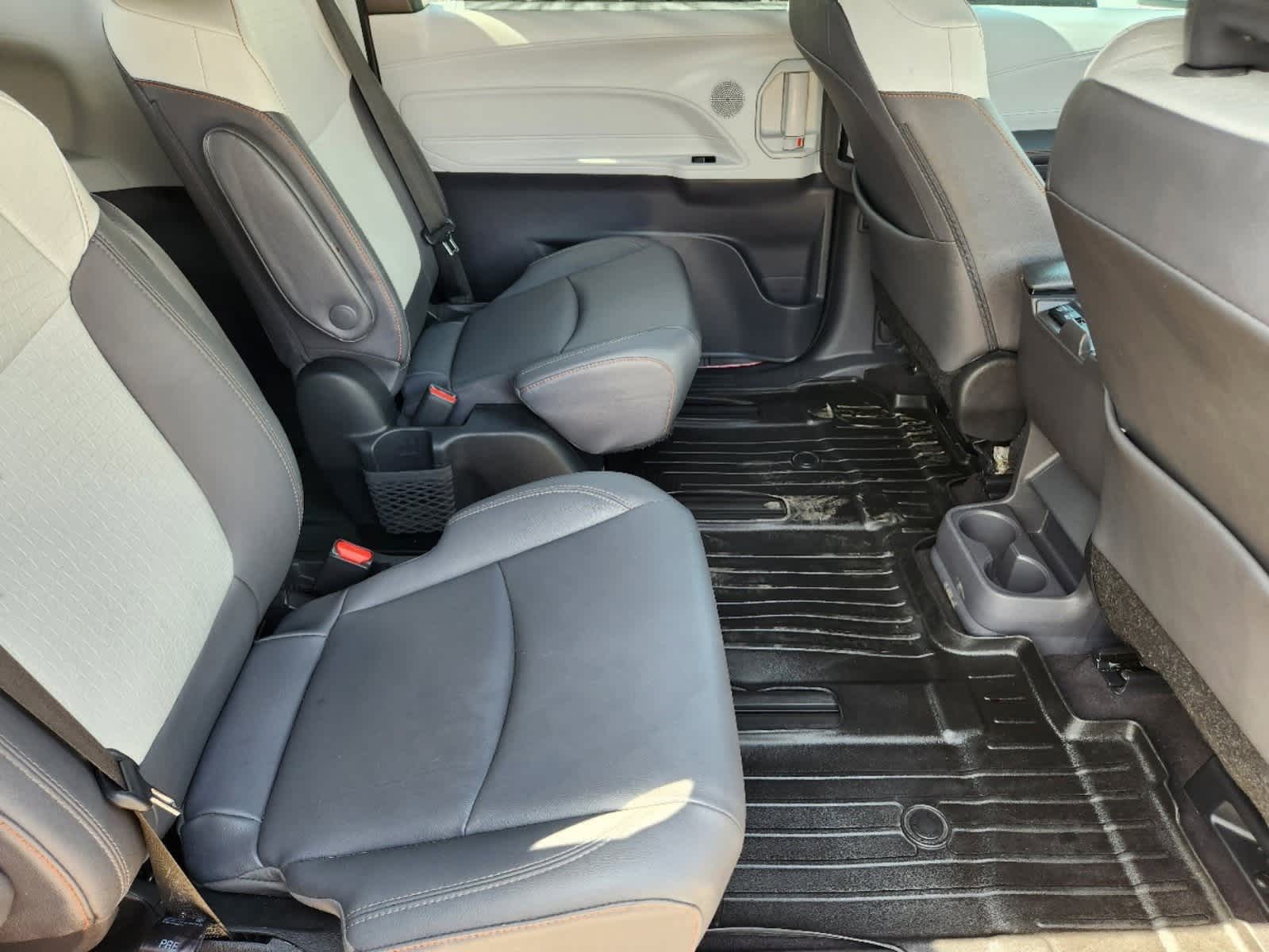 2022 Toyota Sienna XSE 31