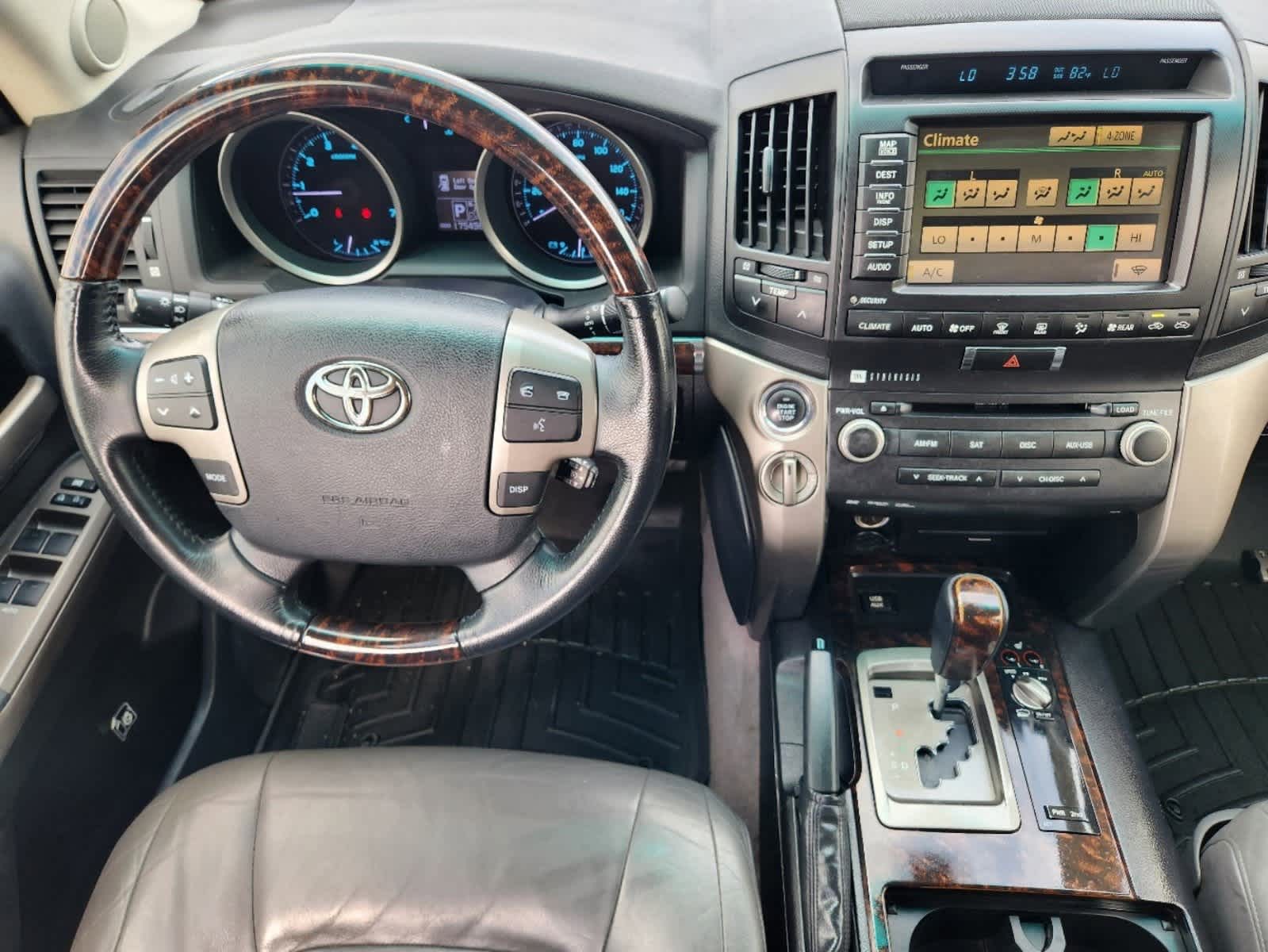 2011 Toyota Land Cruiser  16