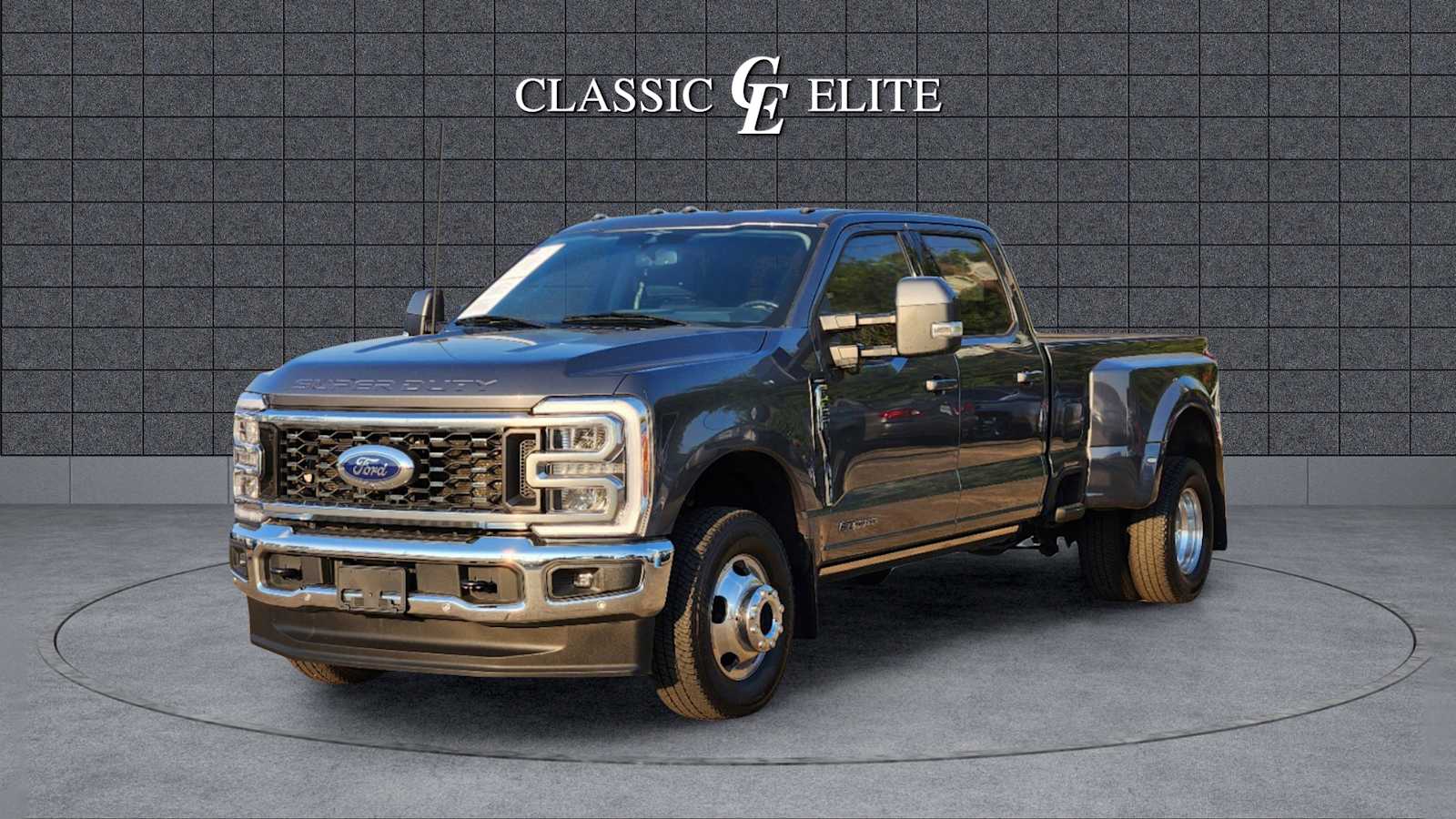 2023 Ford Super Duty F-350 DRW LARIAT 4WD Crew Cab 8 Box 3