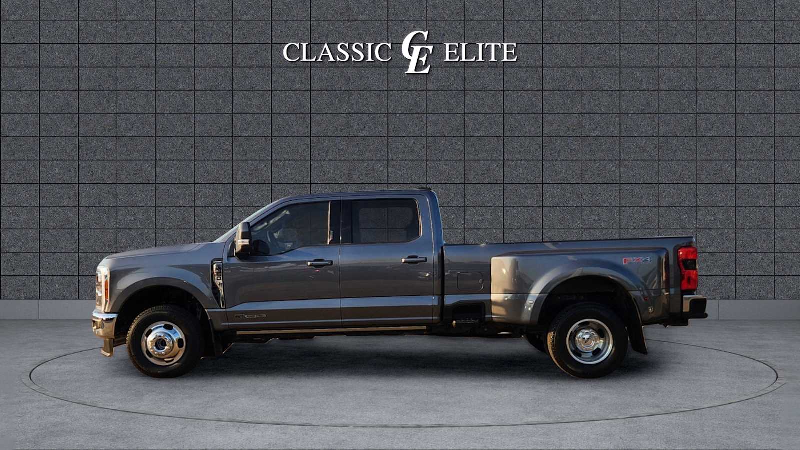 2023 Ford Super Duty F-350 DRW LARIAT 4WD Crew Cab 8 Box 4