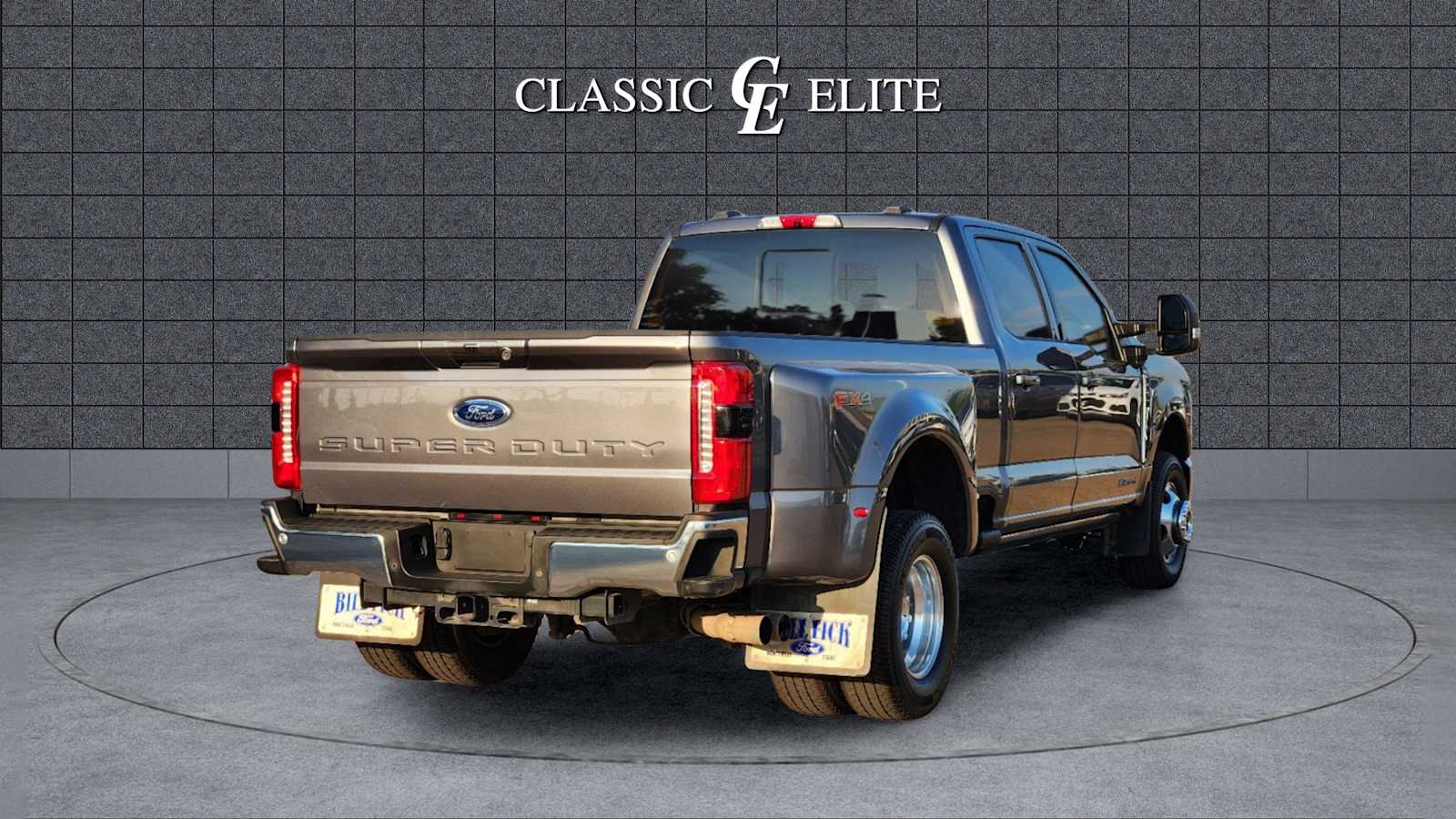 2023 Ford Super Duty F-350 DRW LARIAT 4WD Crew Cab 8 Box 7