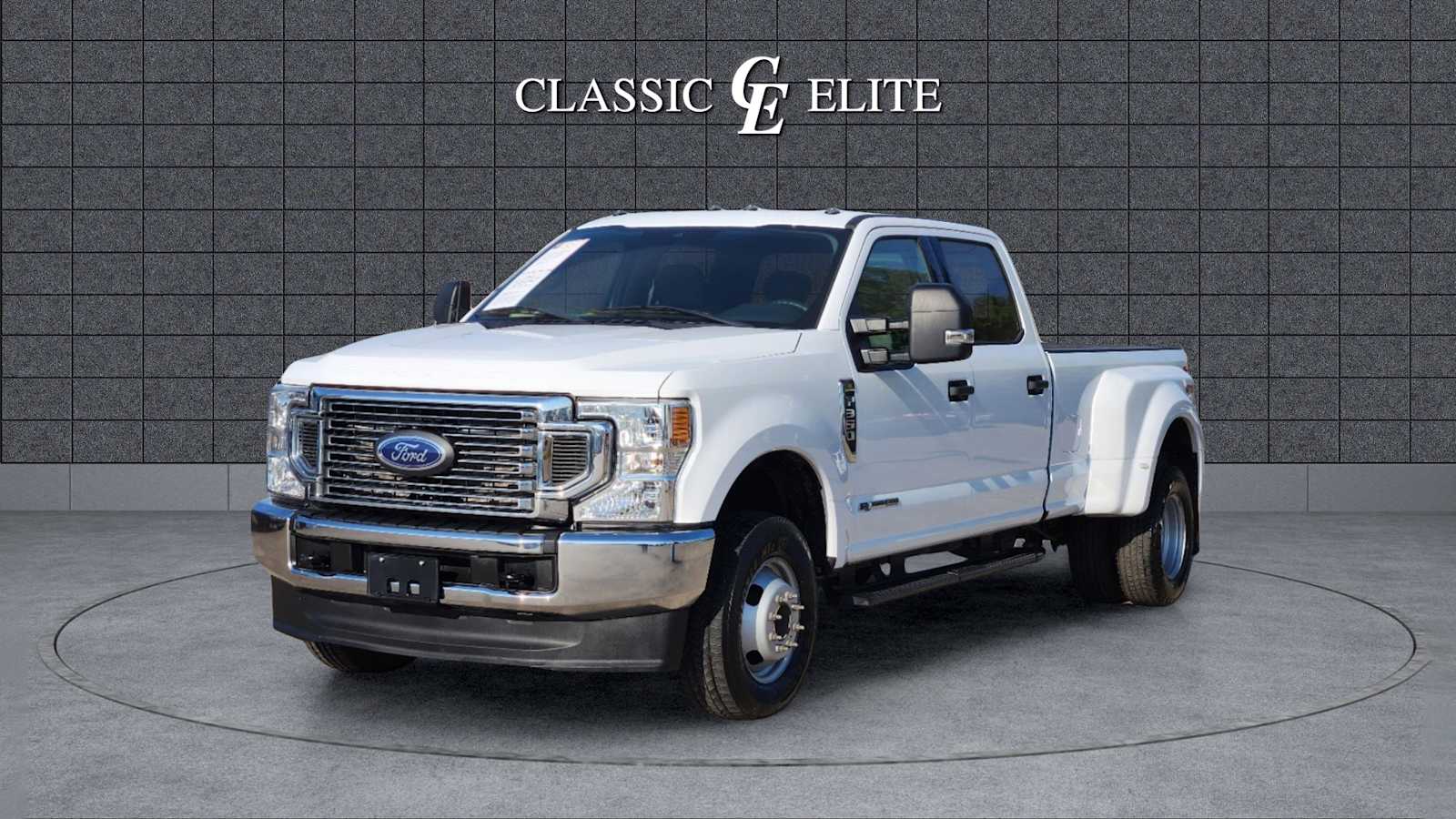 2022 Ford Super Duty F-350 DRW XLT 4WD Crew Cab 8 Box 3