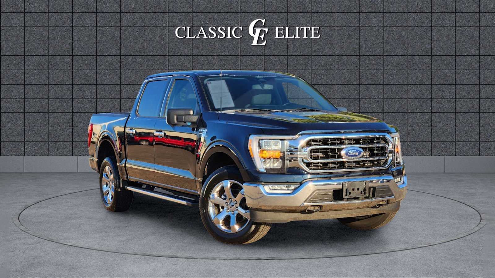 2022 Ford F-150 XLT 4WD SuperCrew 5.5 Box 1