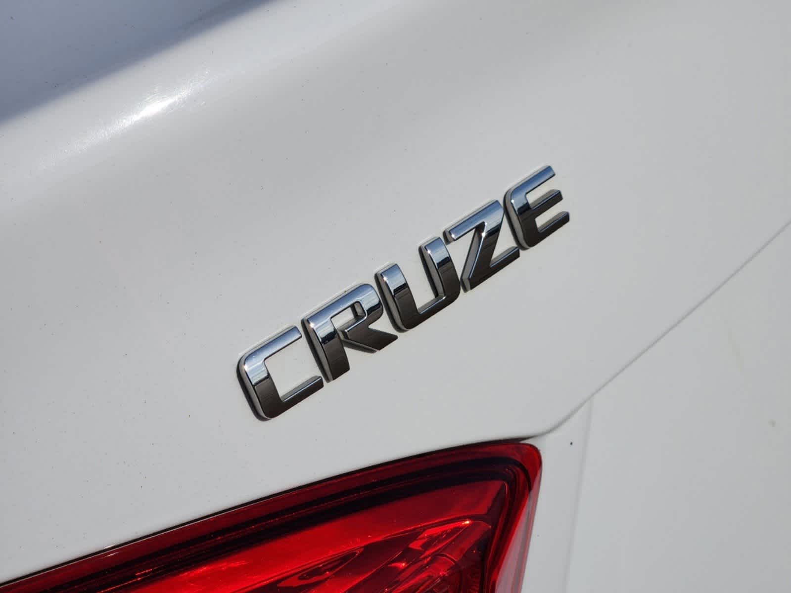 2018 Chevrolet Cruze LS 32