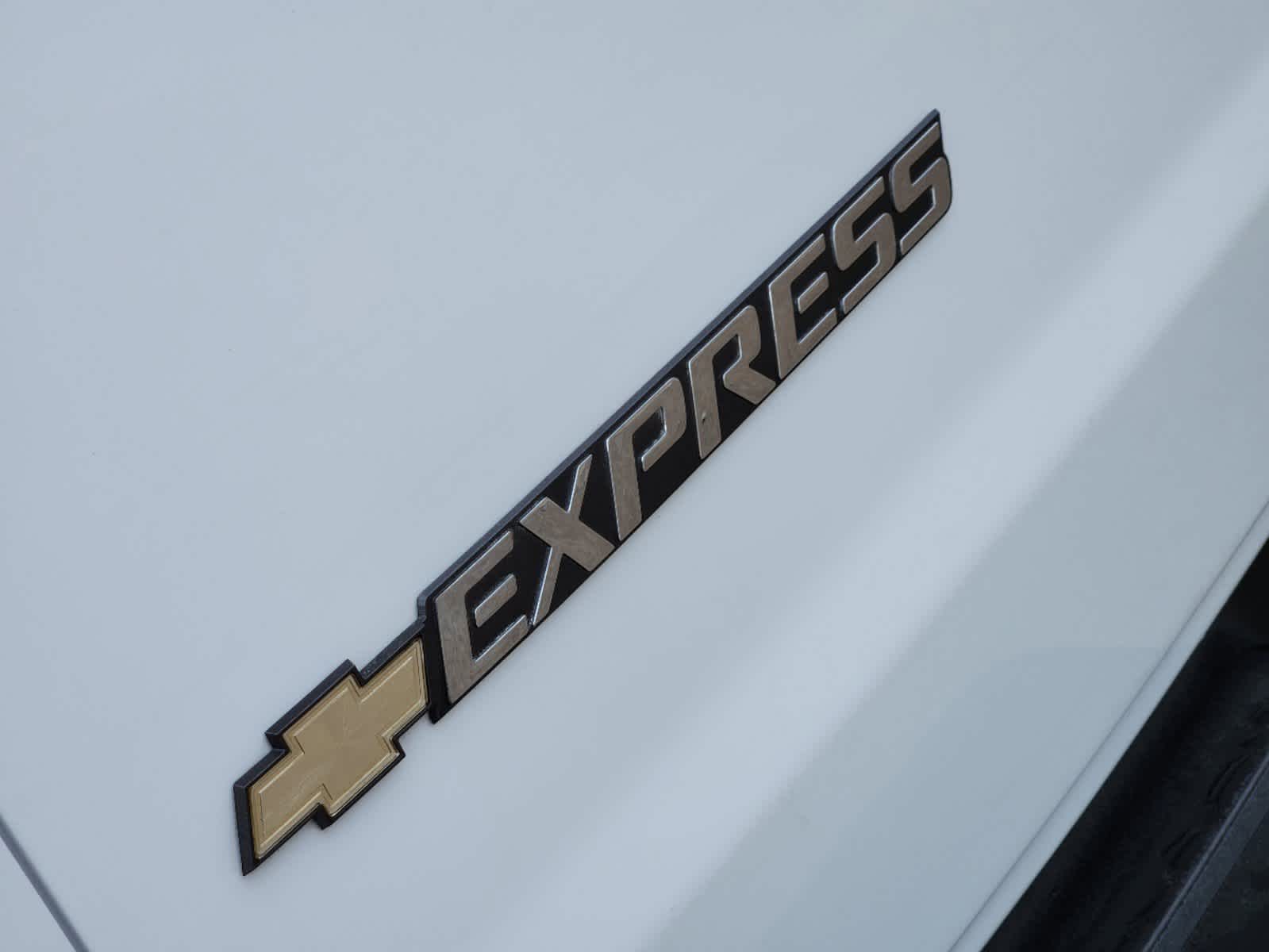 2021 Chevrolet Express  12
