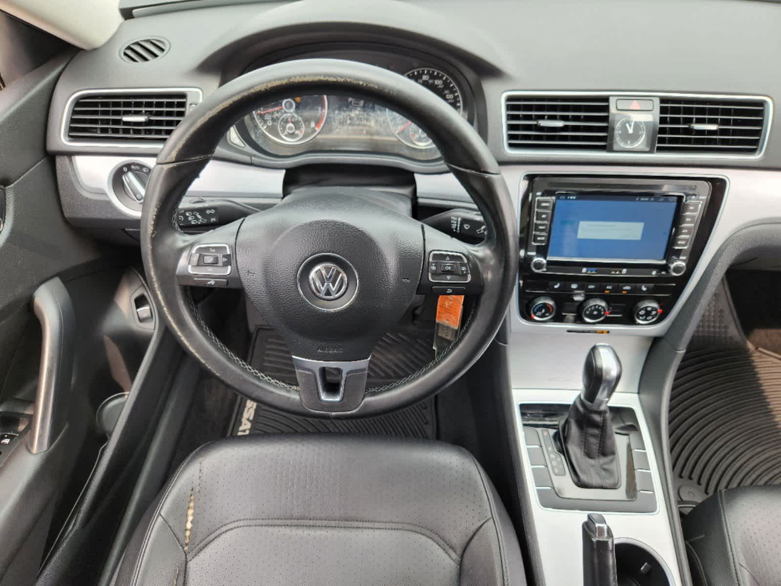 2013 Volkswagen Passat SE w/Sunroof 26