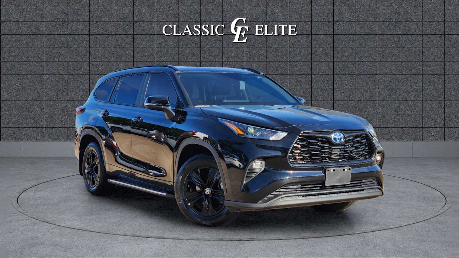 2024 Toyota Highlander Hybrid XLE Nightshade 1