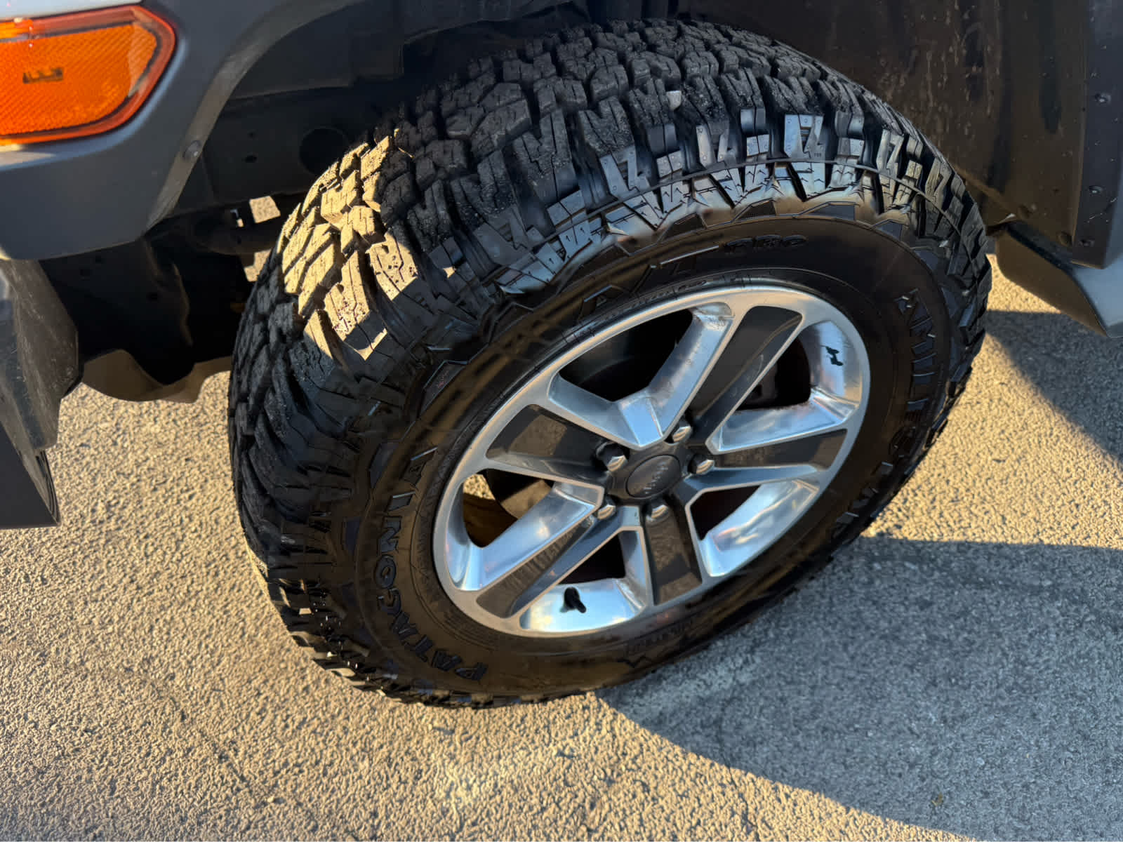 2018 Jeep Wrangler Unlimited Sahara - Bright White Clearcoat exterior view 4