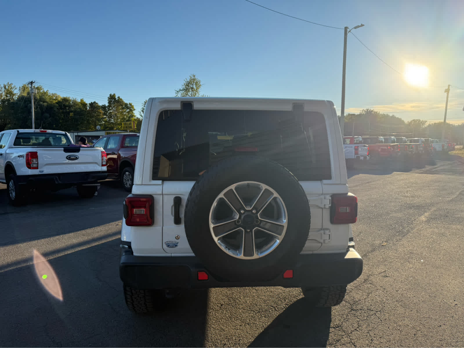2018 Jeep Wrangler Unlimited Sahara - Bright White Clearcoat exterior view 6