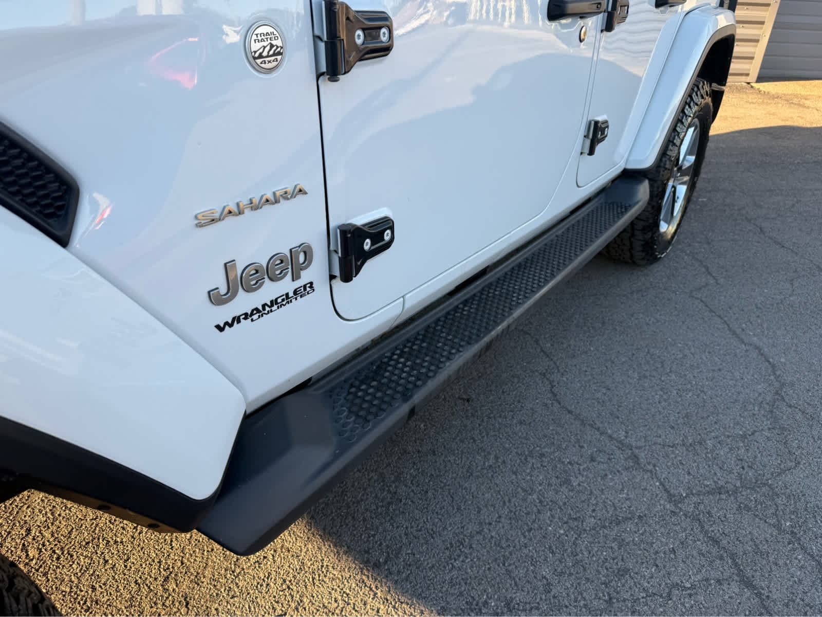2018 Jeep Wrangler Unlimited Sahara - Bright White Clearcoat exterior view 5