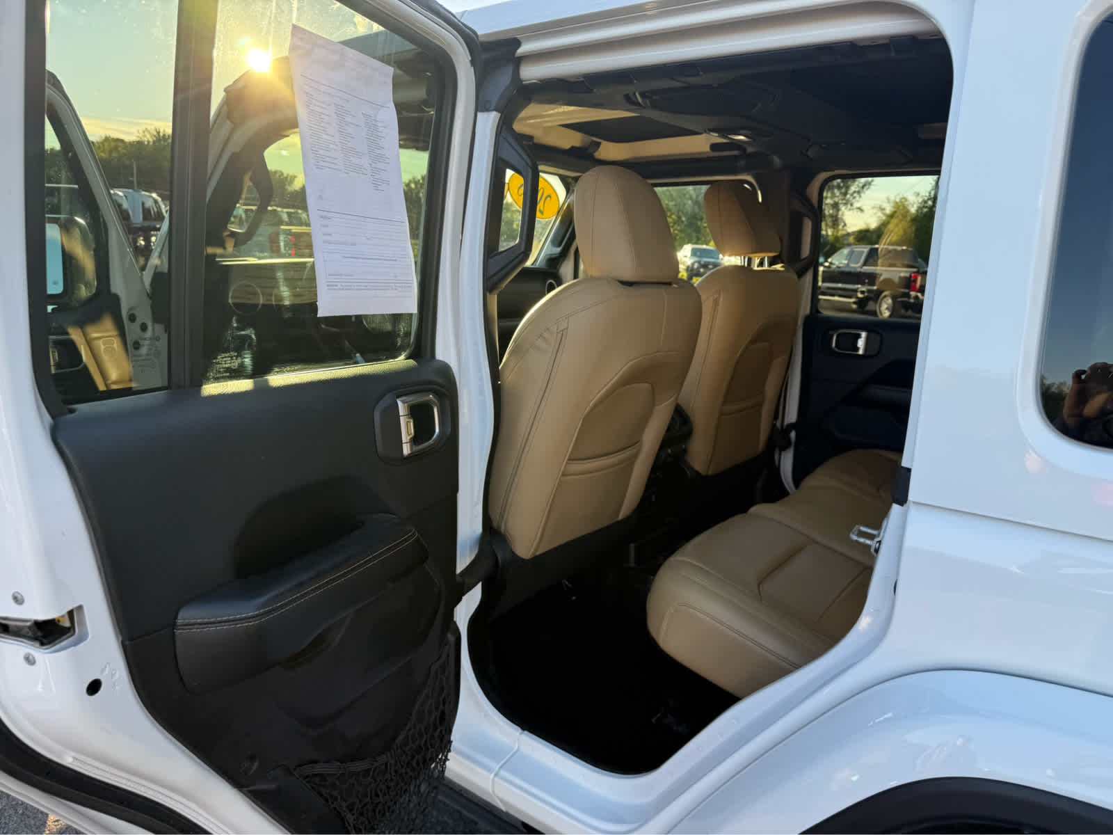 2018 Jeep Wrangler Unlimited Sahara - Bright White Clearcoat exterior view 16
