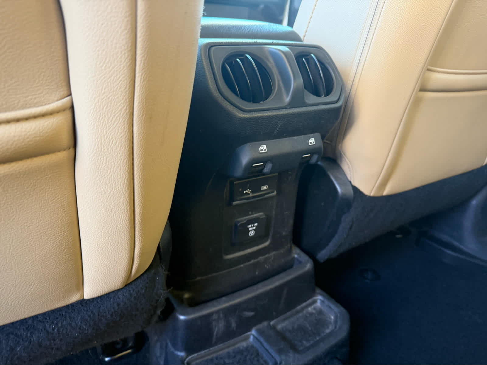 2018 Jeep Wrangler Unlimited Sahara - Bright White Clearcoat exterior view 17