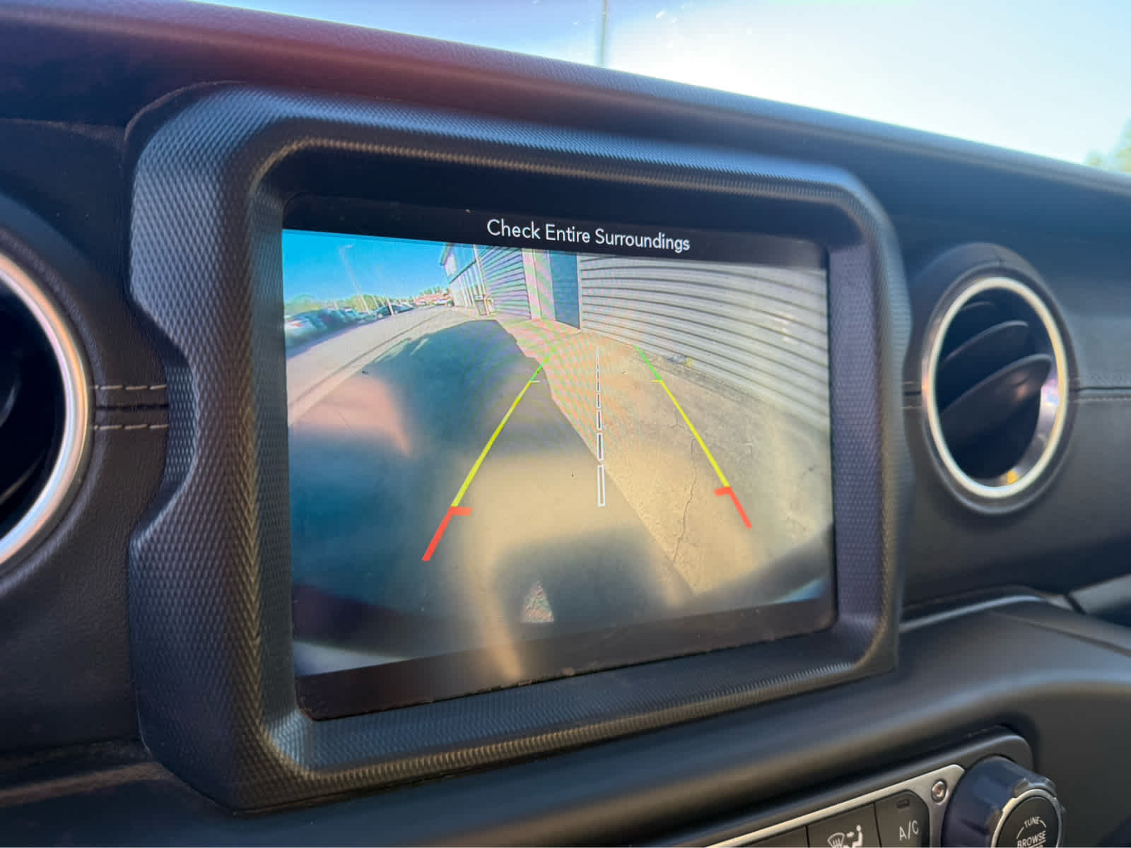 2018 Jeep Wrangler Unlimited Sahara - Bright White Clearcoat exterior view 20