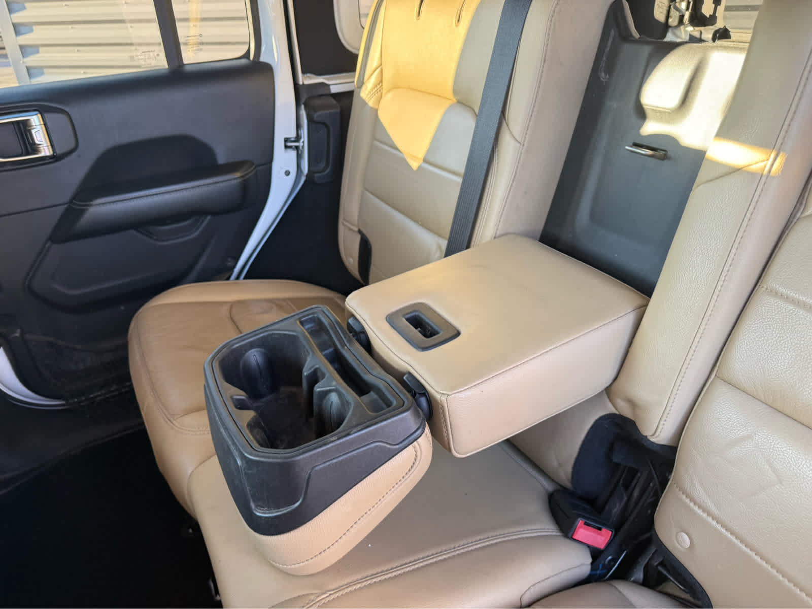 2018 Jeep Wrangler Unlimited Sahara - Bright White Clearcoat exterior view 18