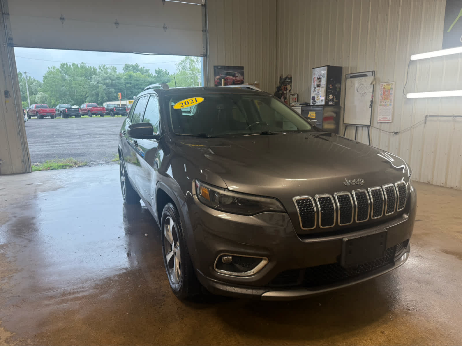 2021 Jeep Cherokee Limited - Granite Crystal Metallic Clearcoat exterior view 2