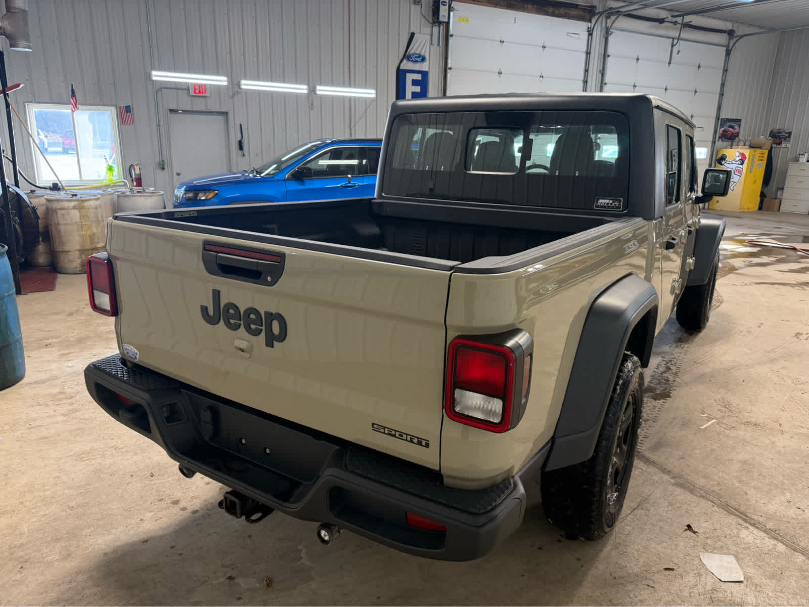 2020 Jeep Gladiator Sport - Gobi Clearcoat exterior view 7