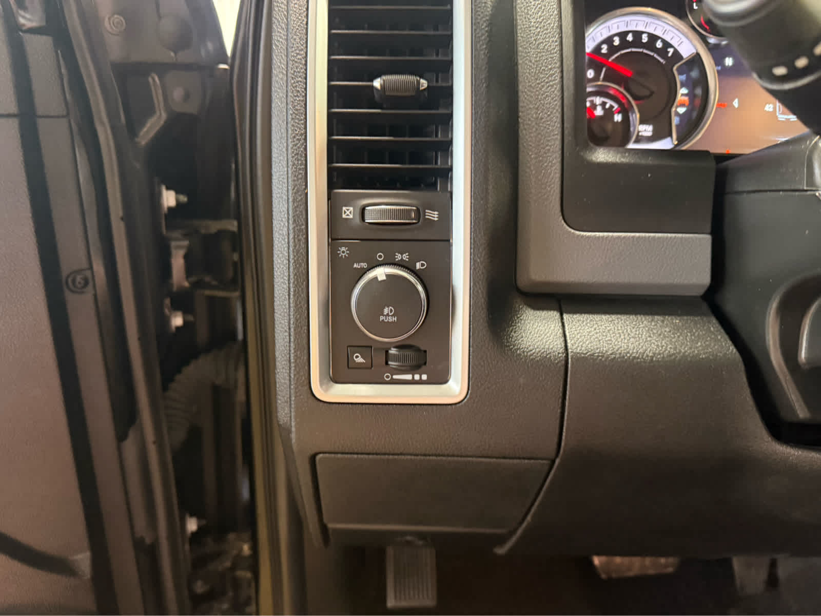 2019 Ram 1500 Classic Warlock - Diamond Black Crystal Pearlcoat exterior view 15
