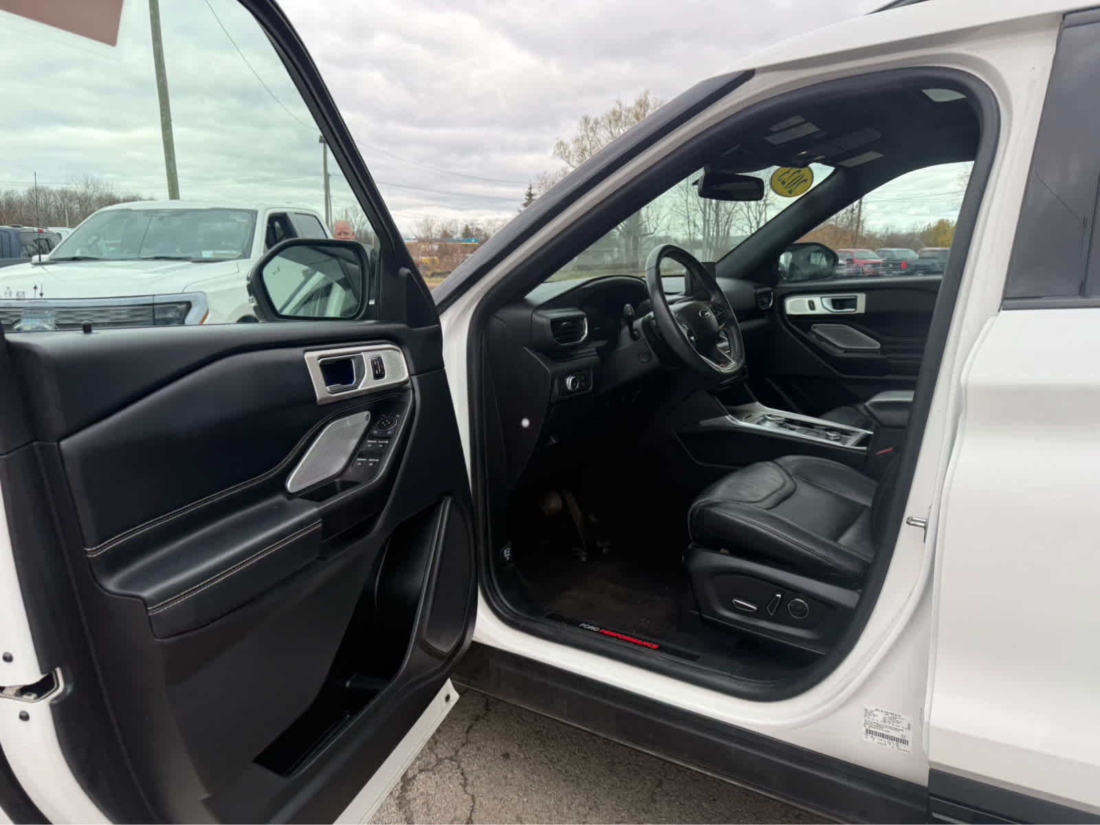 2020 Ford Explorer ST - Star White Metallic Tri-Coat exterior view 7