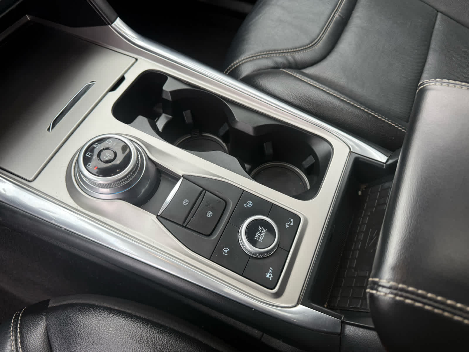 2020 Ford Explorer ST - Star White Metallic Tri-Coat exterior view 16