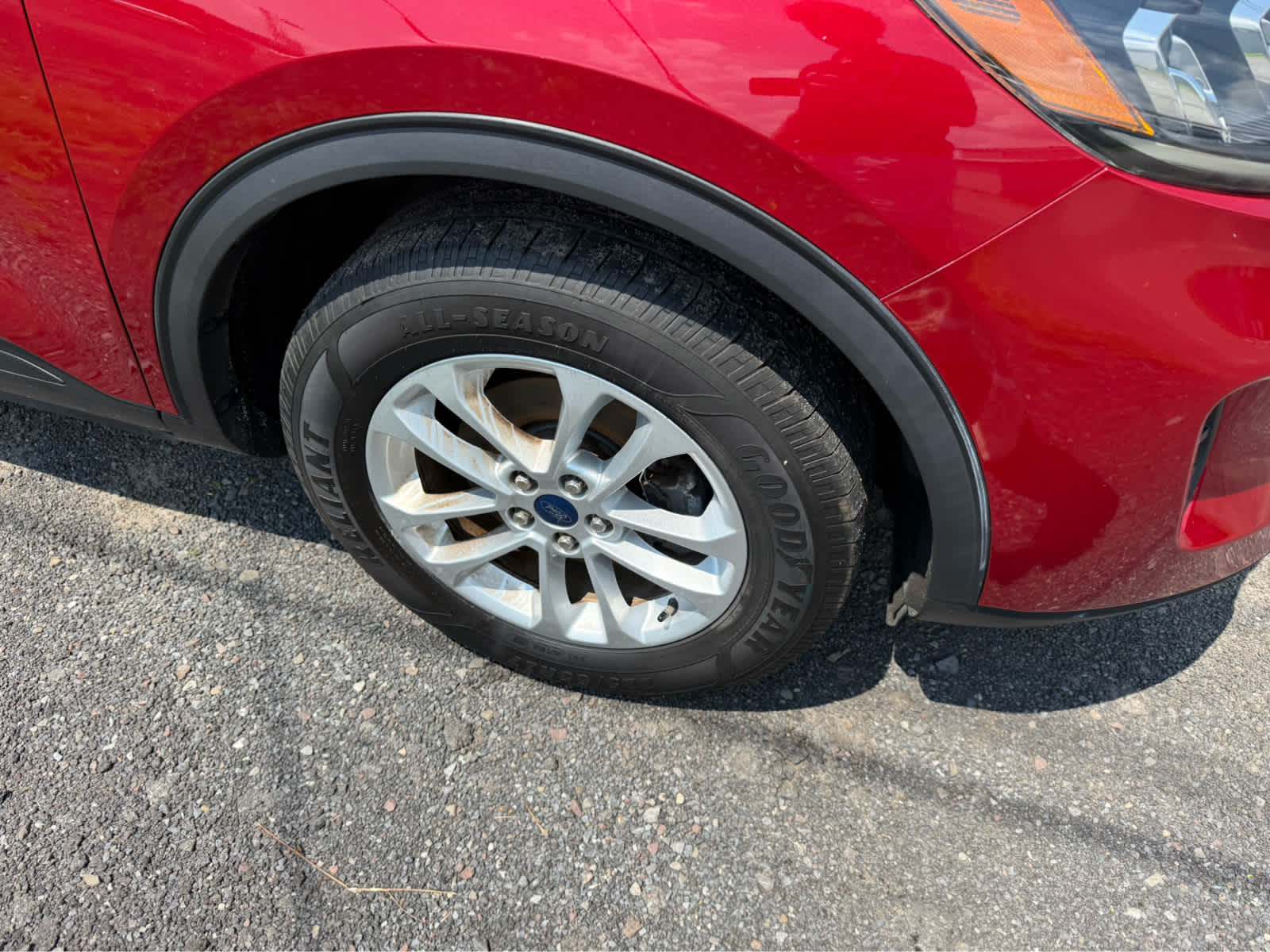 2020 Ford Escape SE - Rapid Red Metallic Tinted Clearcoat exterior view 3