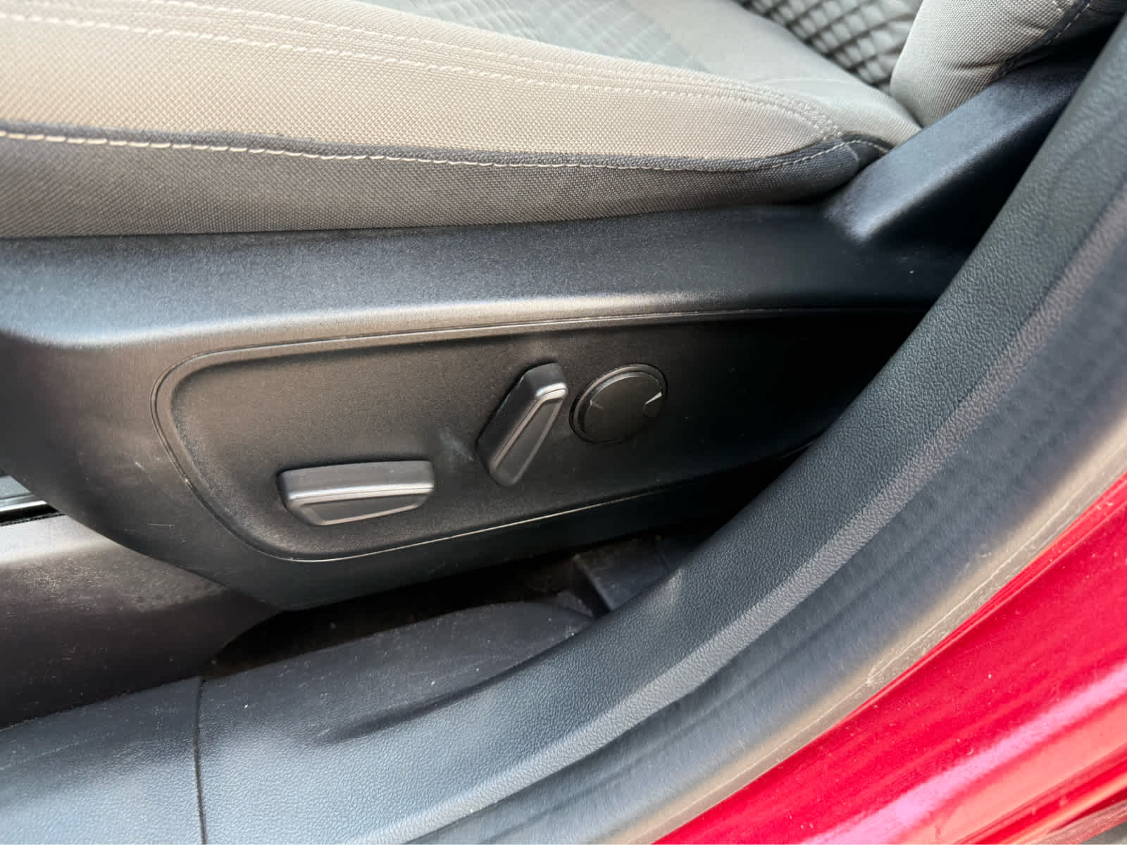 2020 Ford Escape SE - Rapid Red Metallic Tinted Clearcoat exterior view 7
