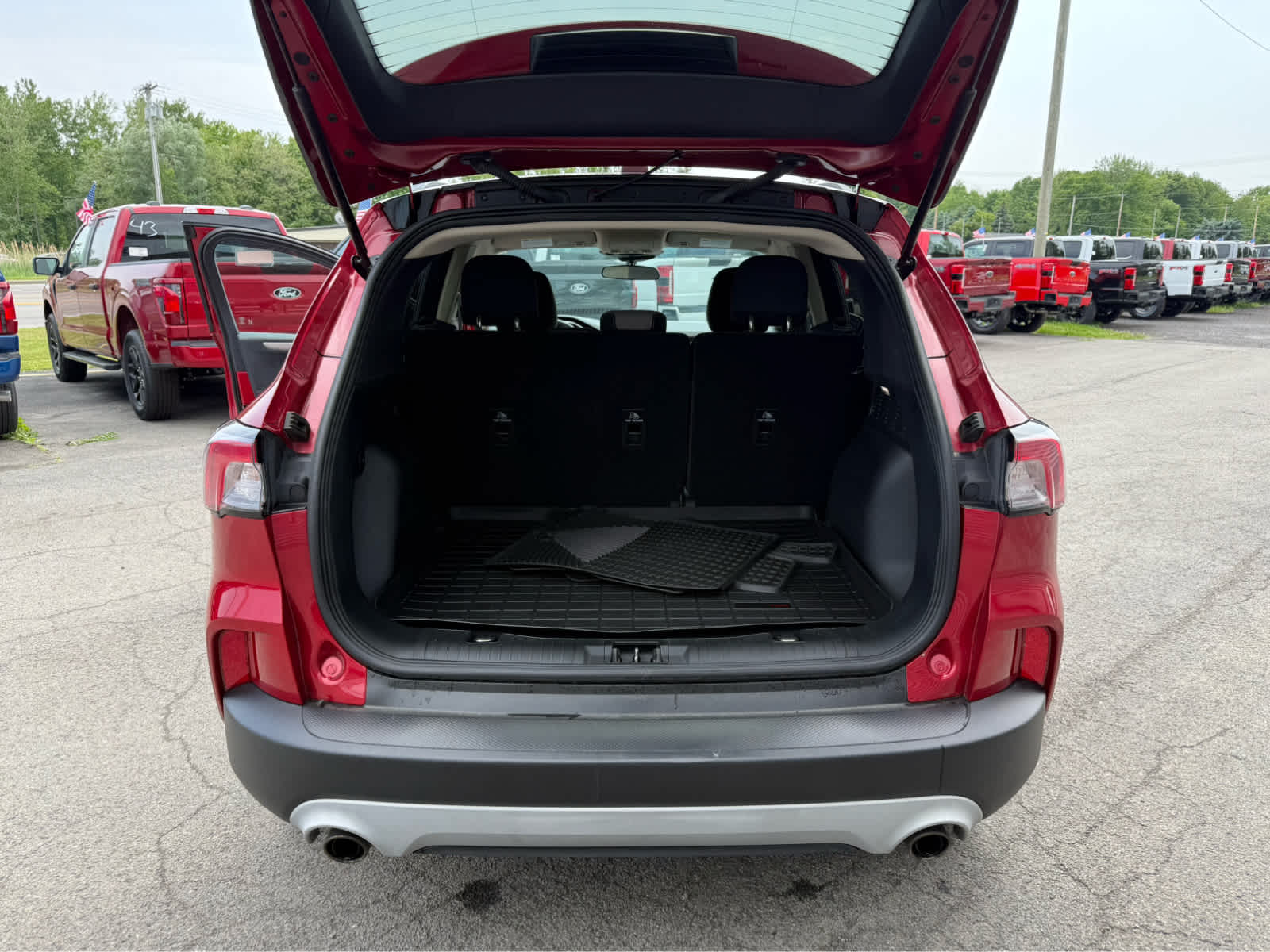 2020 Ford Escape SE - Rapid Red Metallic Tinted Clearcoat exterior view 20