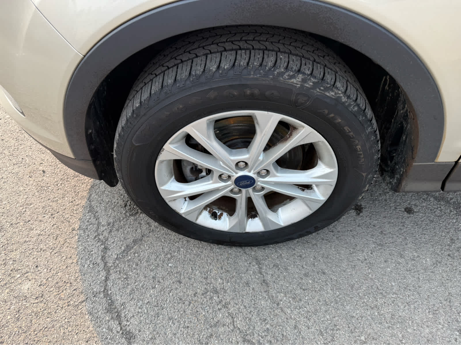 2018 Ford Escape SE - White Gold Metallic exterior view 4