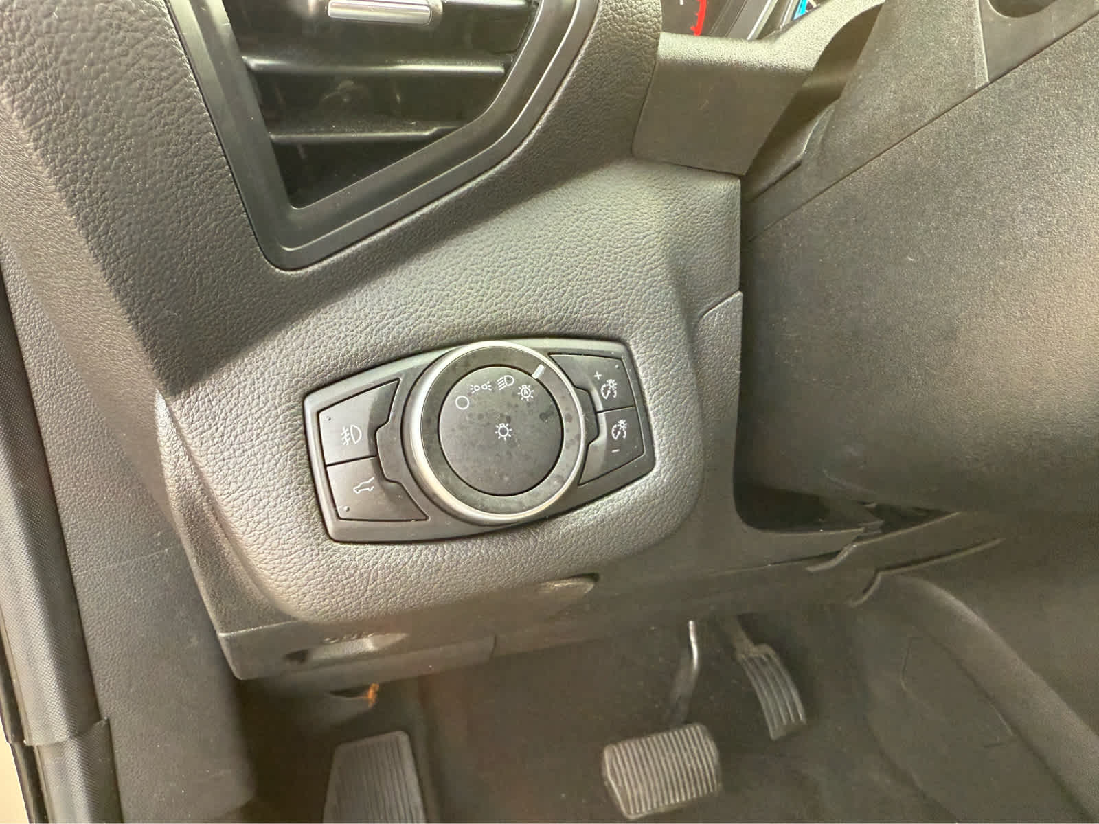 2018 Ford Escape SE - White Gold Metallic exterior view 11