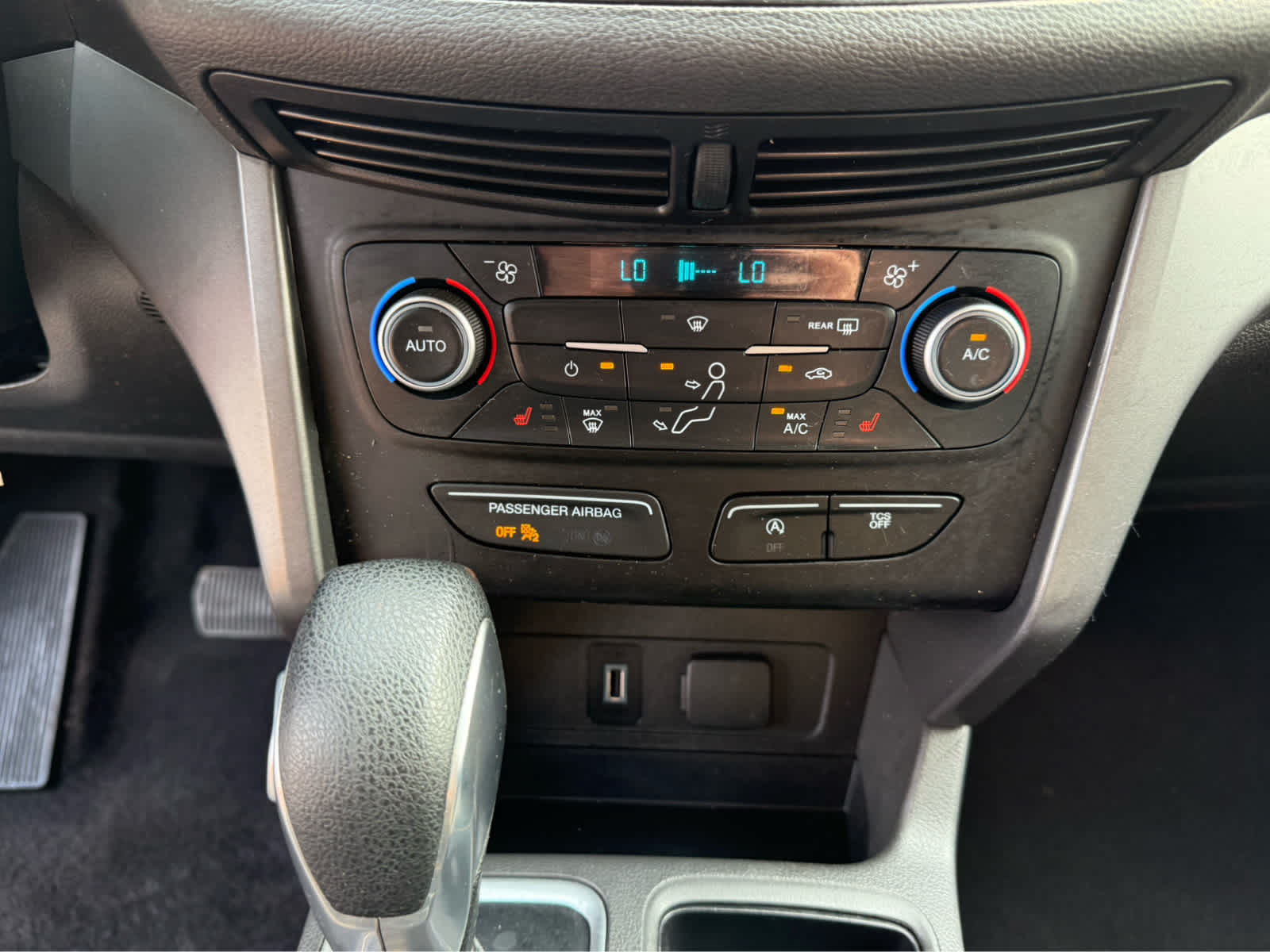 2018 Ford Escape SE - White Gold Metallic exterior view 13