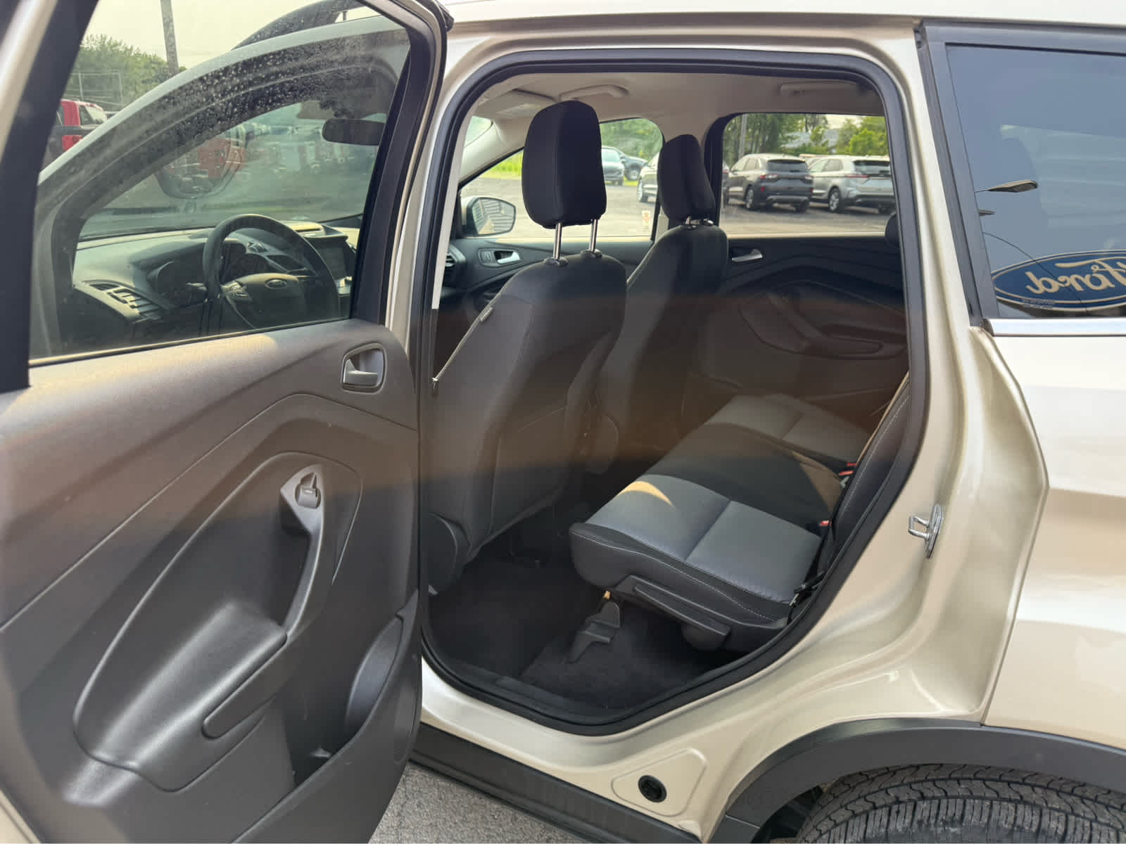 2018 Ford Escape SE - White Gold Metallic exterior view 15