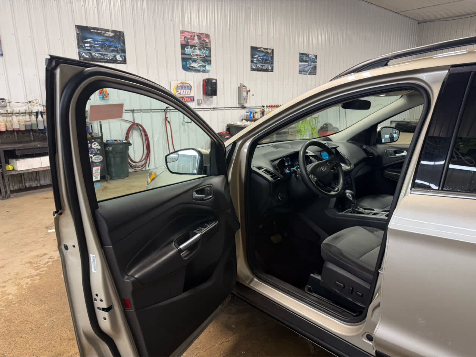 2018 Ford Escape SE - White Gold Metallic exterior view 6